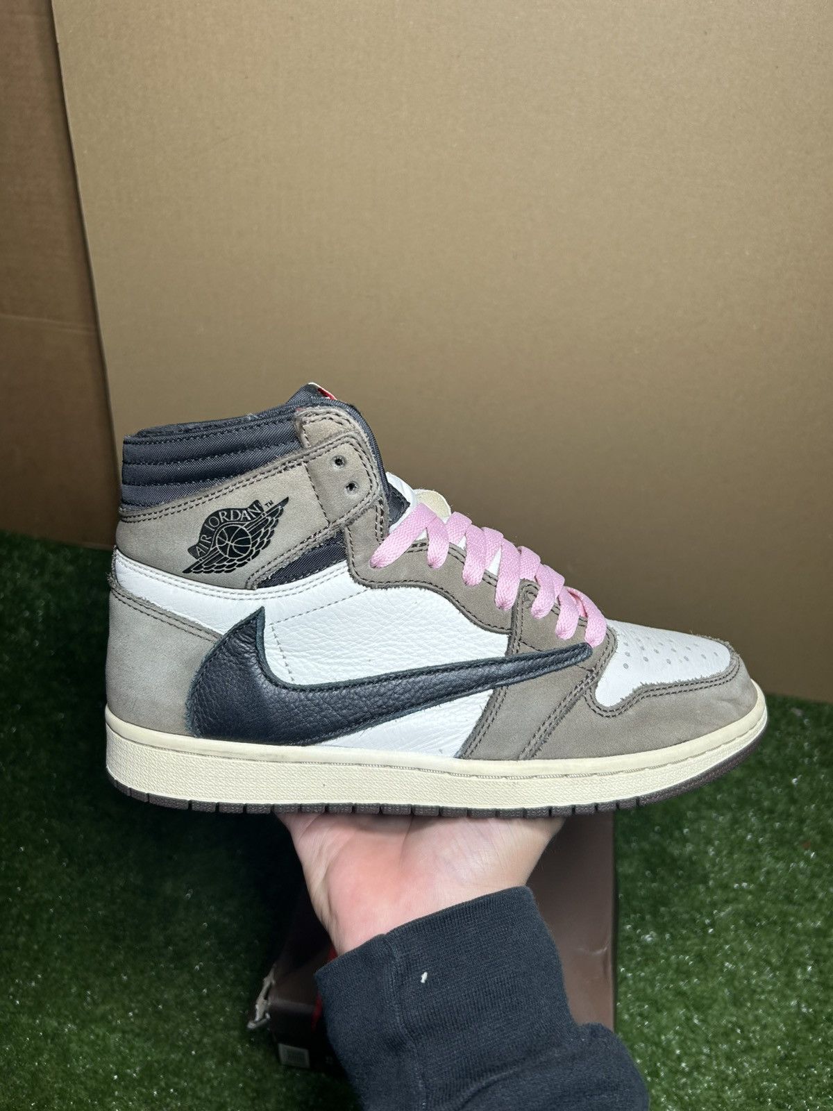 Jordan Brand × Travis Scott Jordan 1 Travis Scott Mocha High Size US 8 / EU 41 - 6 Thumbnail