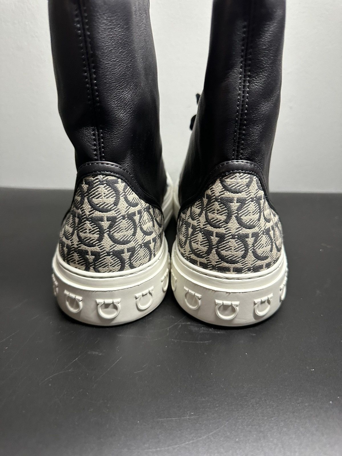 Salvatore Ferragamo SALVATORE FERRAGAMO RIVIERA BLACK LEATHER GANCINI HIGH TOP Size US 8 / EU 41 - 3 Thumbnail