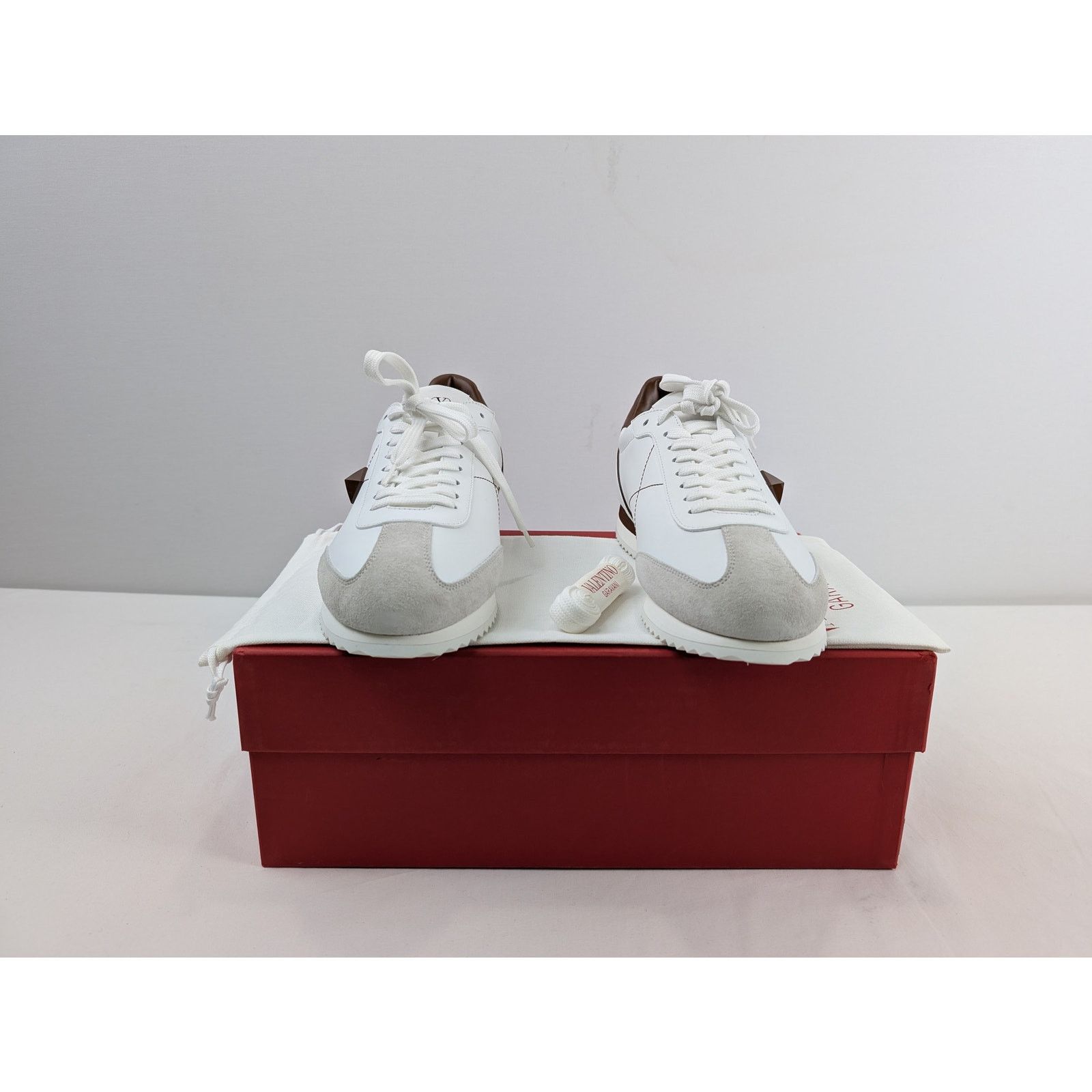 Valentino o1rshd1 Stud-around Sneakers in Leather in White Size US 11 / EU 44 - 15 Thumbnail