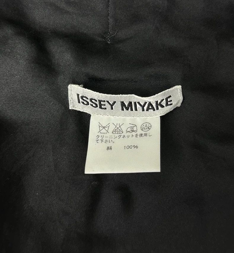 Issey Miyake Issey Miyake size:3 A silk vest in collaboration with Aya Size S / US 4 / IT 40 - 6 Thumbnail