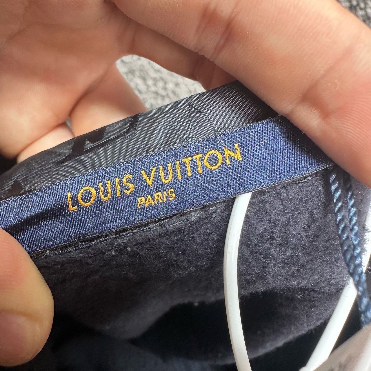 Louis Vuitton LOUIS VUITTON LV black worn-out zip-up hoodie jacket Nextar Size US S / EU 44-46 / 1 - 3 Thumbnail