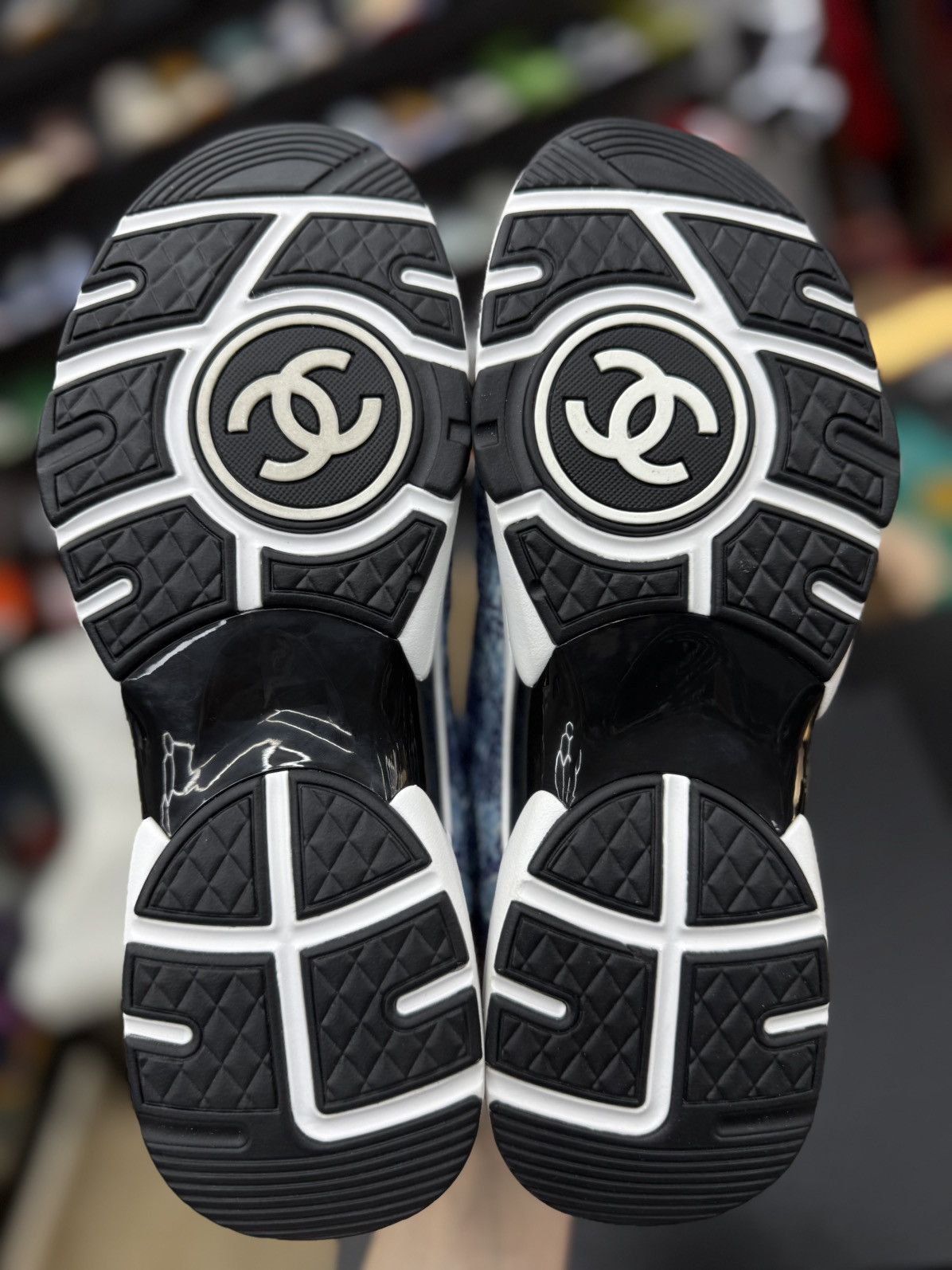 Chanel CHANEL CC Logo Sneaker Size 40.5EU/10.5US(W)/9US(M) $1425 Size US 10.5 / IT 40.5 - 19 Thumbnail