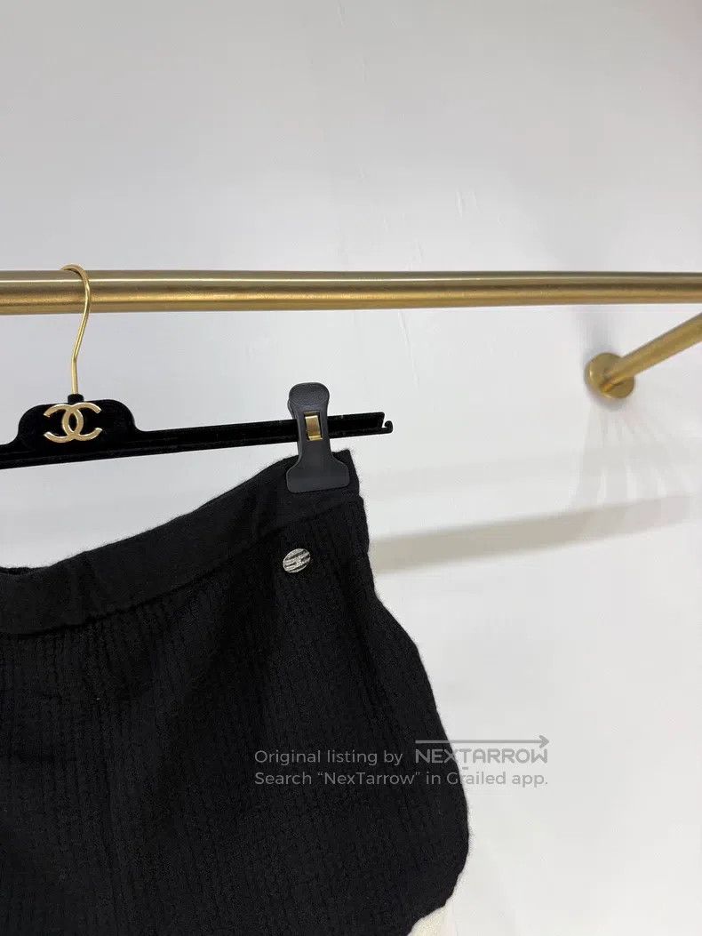 Chanel Chanel 24C waffle cashmere shorts Size 25" / US 0 / IT 36 - 3 Thumbnail