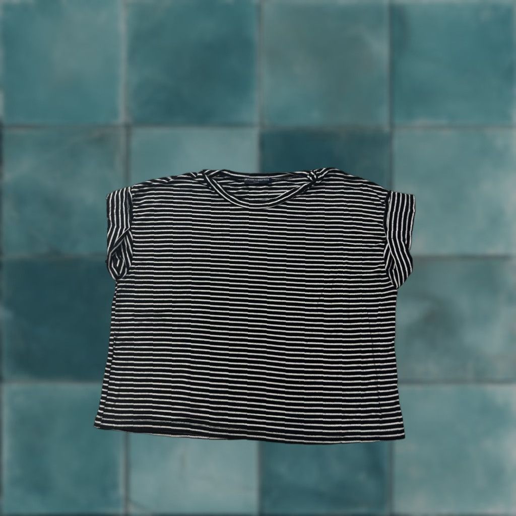 Brandy Melville Brandy Melville Shirt Womens One Size OS Black White Striped Pullover Italy Size ONE SIZE - 1 Thumbnail