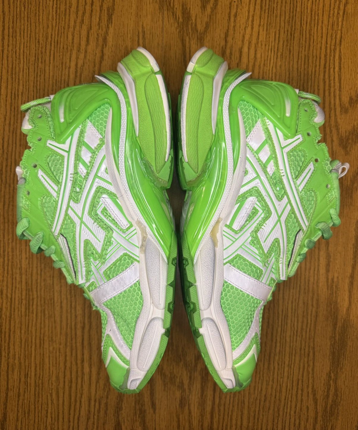 Balenciaga Balenciaga Runner Sneaker (Fluo Green) Size US 11 / EU 44 - 4 Thumbnail