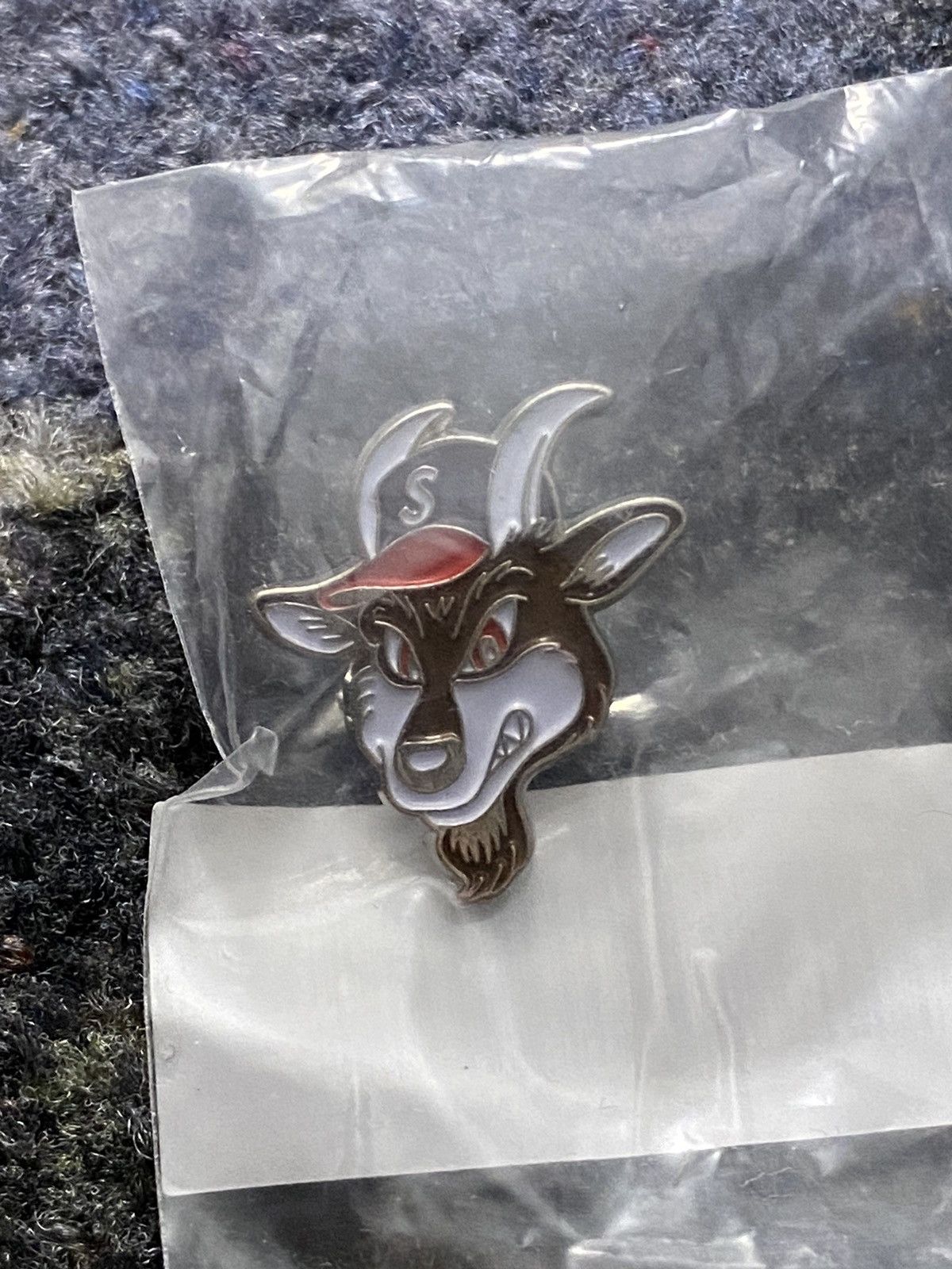 Supreme Supreme Goat Pin Size ONE SIZE - 1 Thumbnail