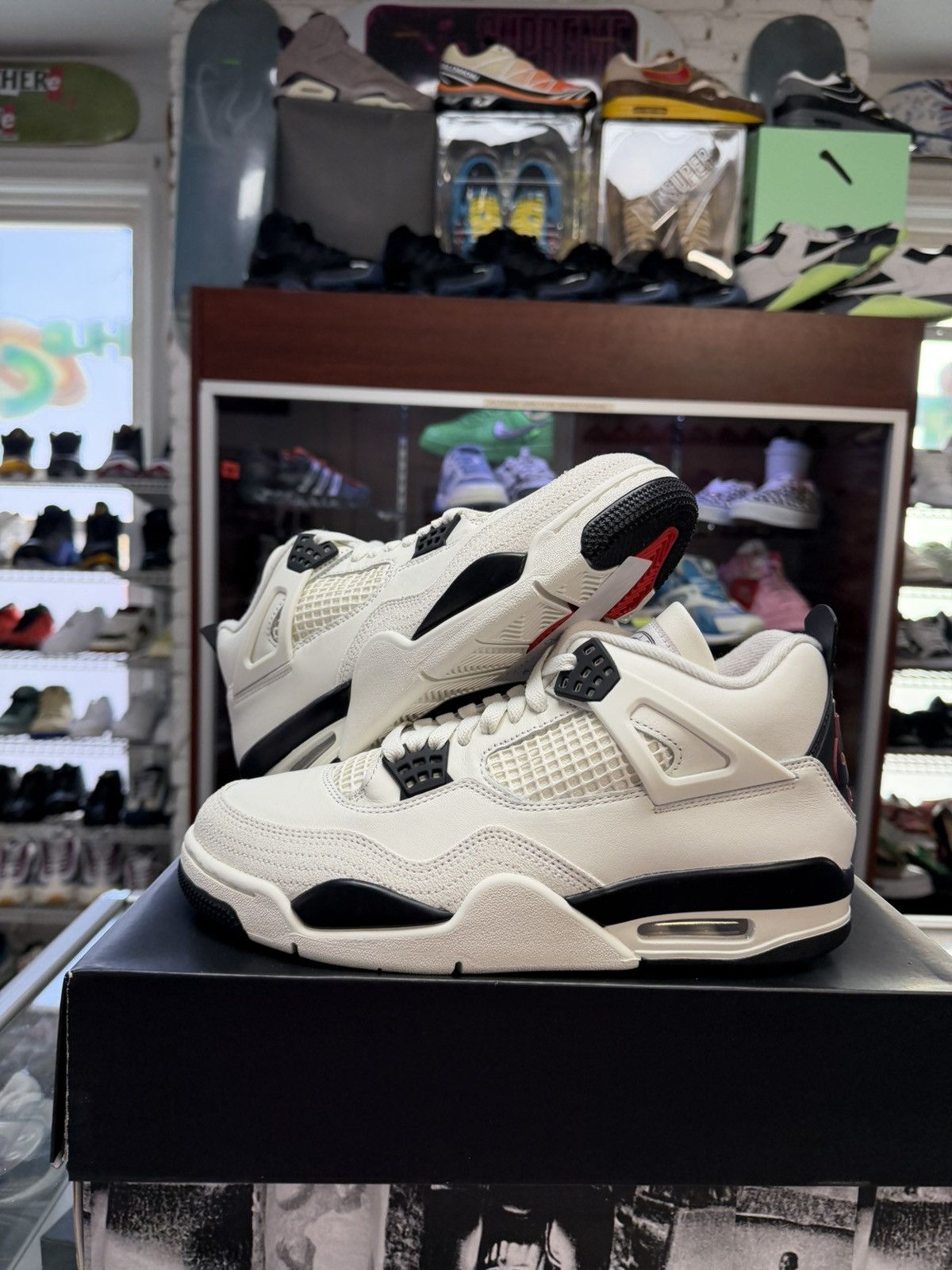 Jordan 4 Retro ‘Flight Club’