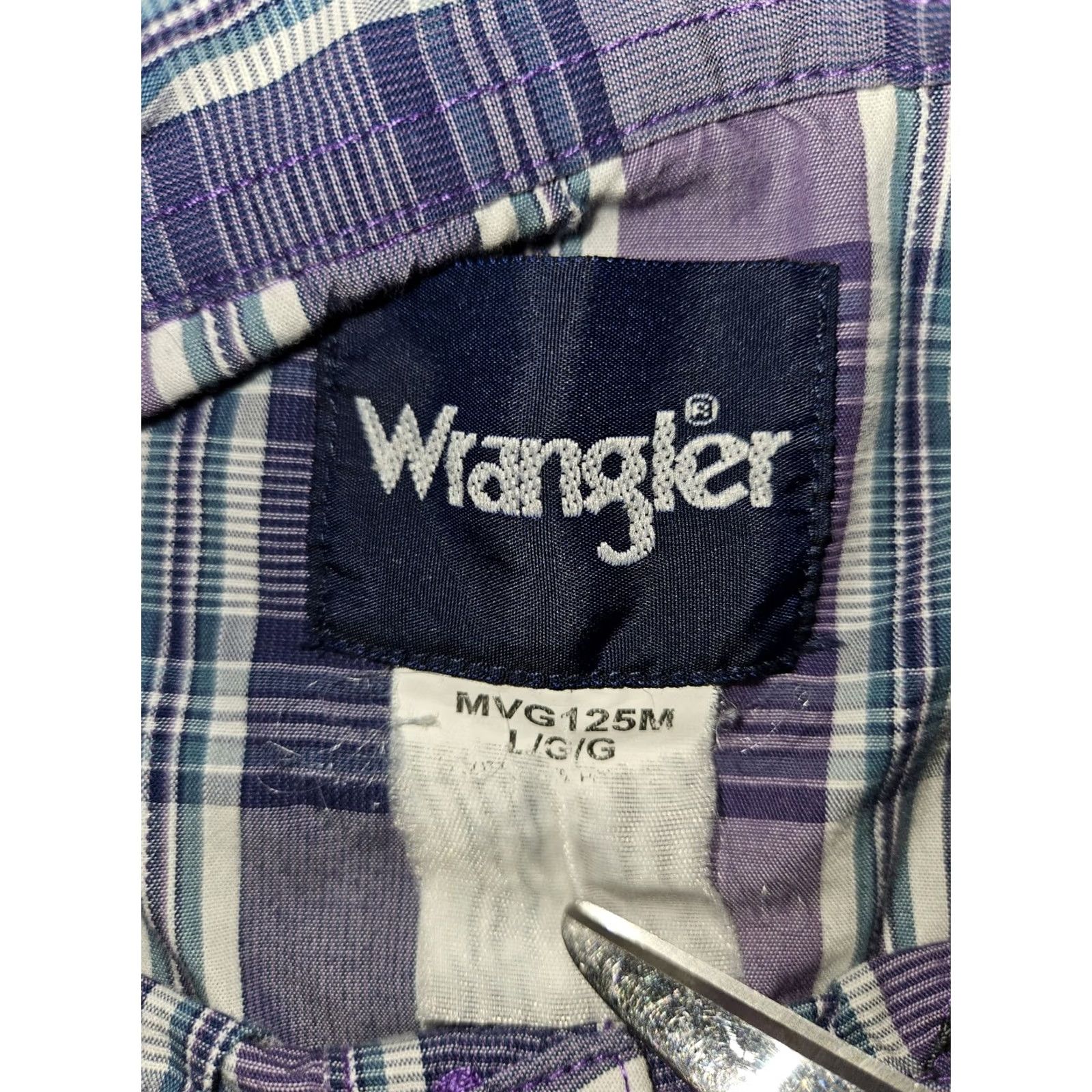 Wrangler VINTAGE Wrangler Pearl Snap Shirt Men's Large Purple Plaid Cowboy Surged Hem Size US L / EU 52-54 / 3 - 2 Thumbnail