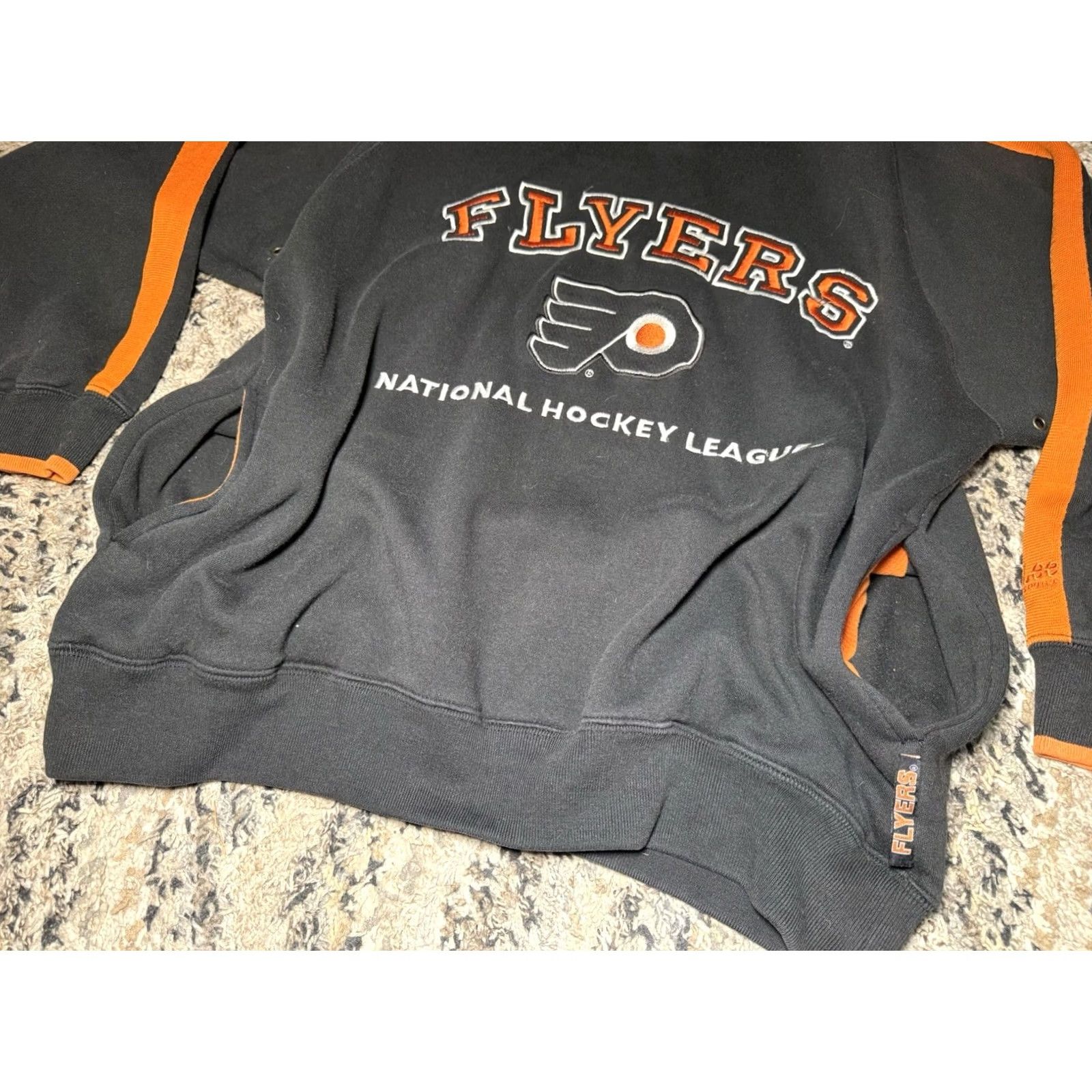 Lee VINTAGE Philadelphia Flyers Hoodie Lee Sport NHL Embroidered Hoodie Medium Black Men 90s Retro Sports Size US M / EU 48-50 / 2 - 2 Thumbnail