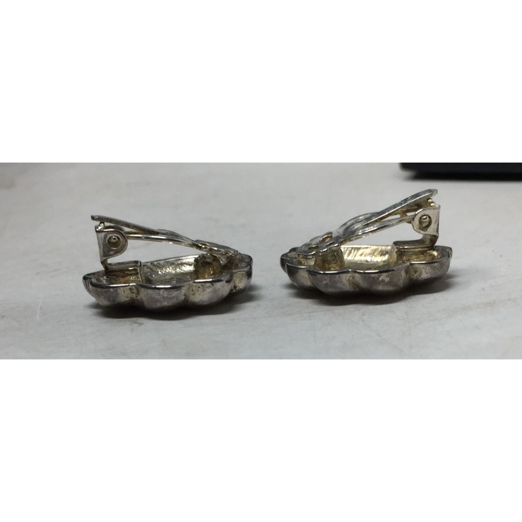 Other Dania Women's Silver Tone Sea Shell Clip On Earrings Size ONE SIZE - 4 Thumbnail