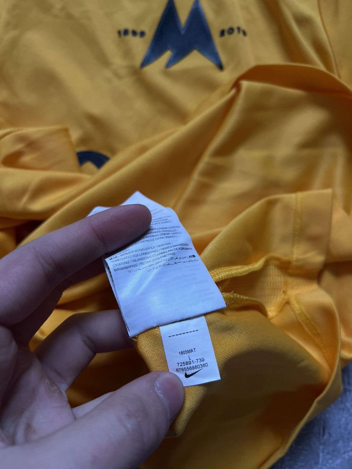 Nike Torquay United 2019-20 Nike t-shirt football jersey sz L #4 Size US L / EU 52-54 / 3 - 13 Thumbnail