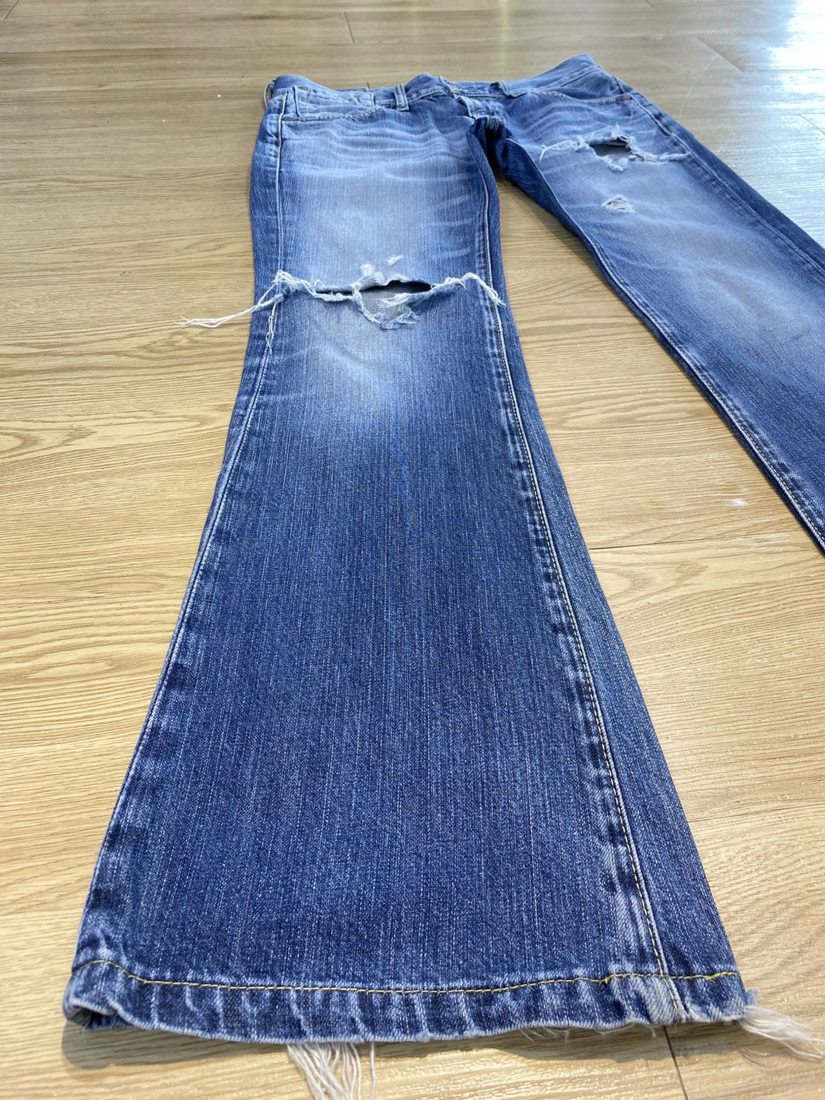 Levi's Levi’s Vintage Whiskers Blue Wash Ripped Flare Jeans Size US 30 / EU 46 - 5 Thumbnail