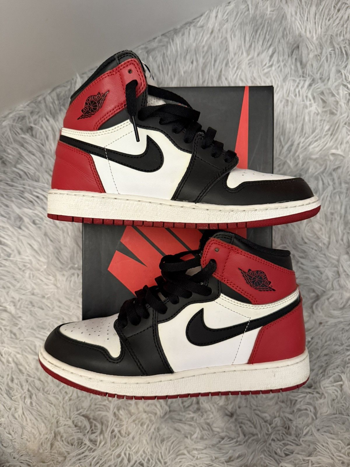 Nike Air Jordan Retro 1 High OG GS Black Toe Size US 6 / EU 39 - 1 Thumbnail