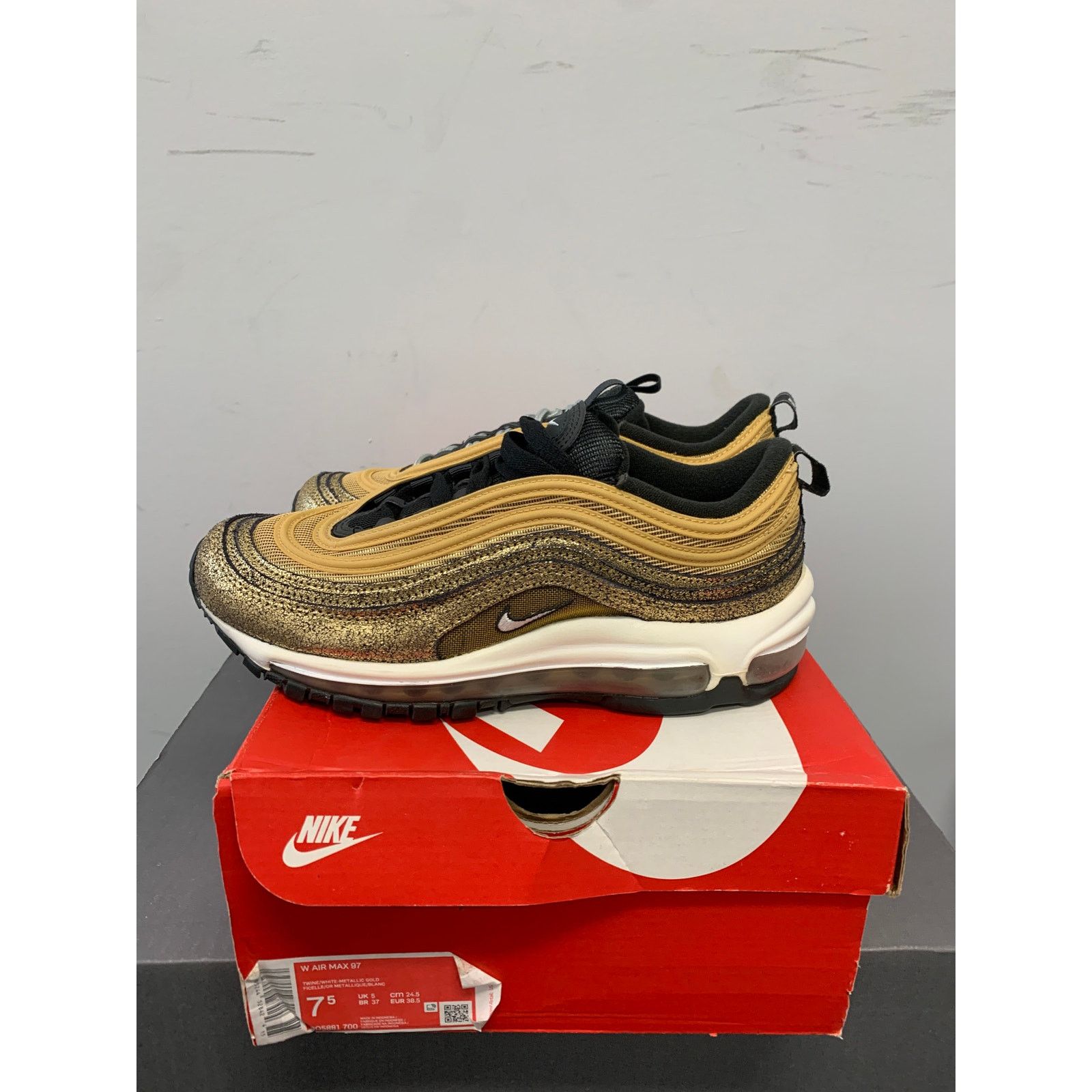 Nike Nike Air Max 97 Golden Gals Women's Size 7.5 NEW SHIPS NOW Size US 7.5 / IT 37.5 - 4 Thumbnail