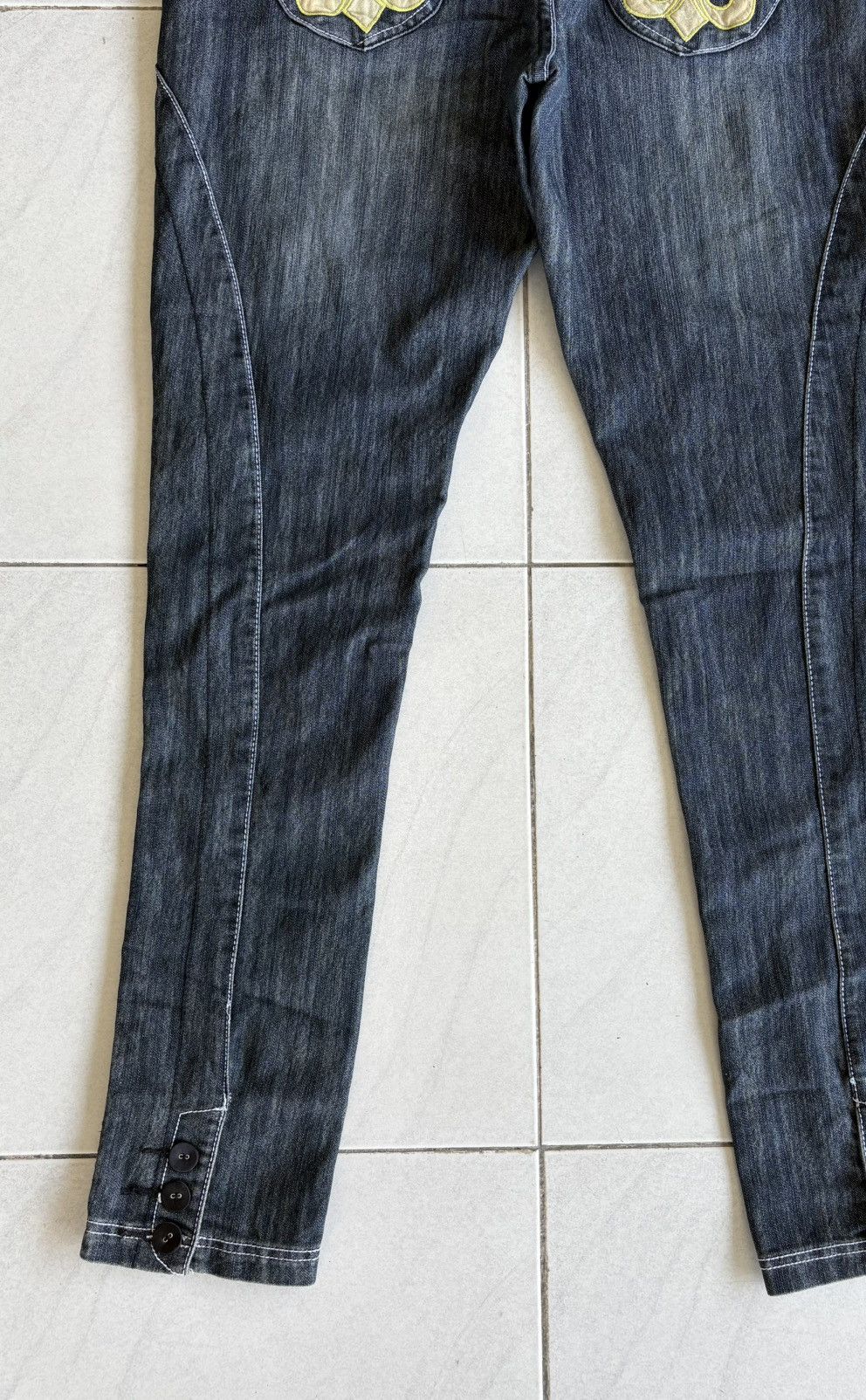 Other Dereon Streetwear Distressed Denim Size US 33 - 14 Thumbnail