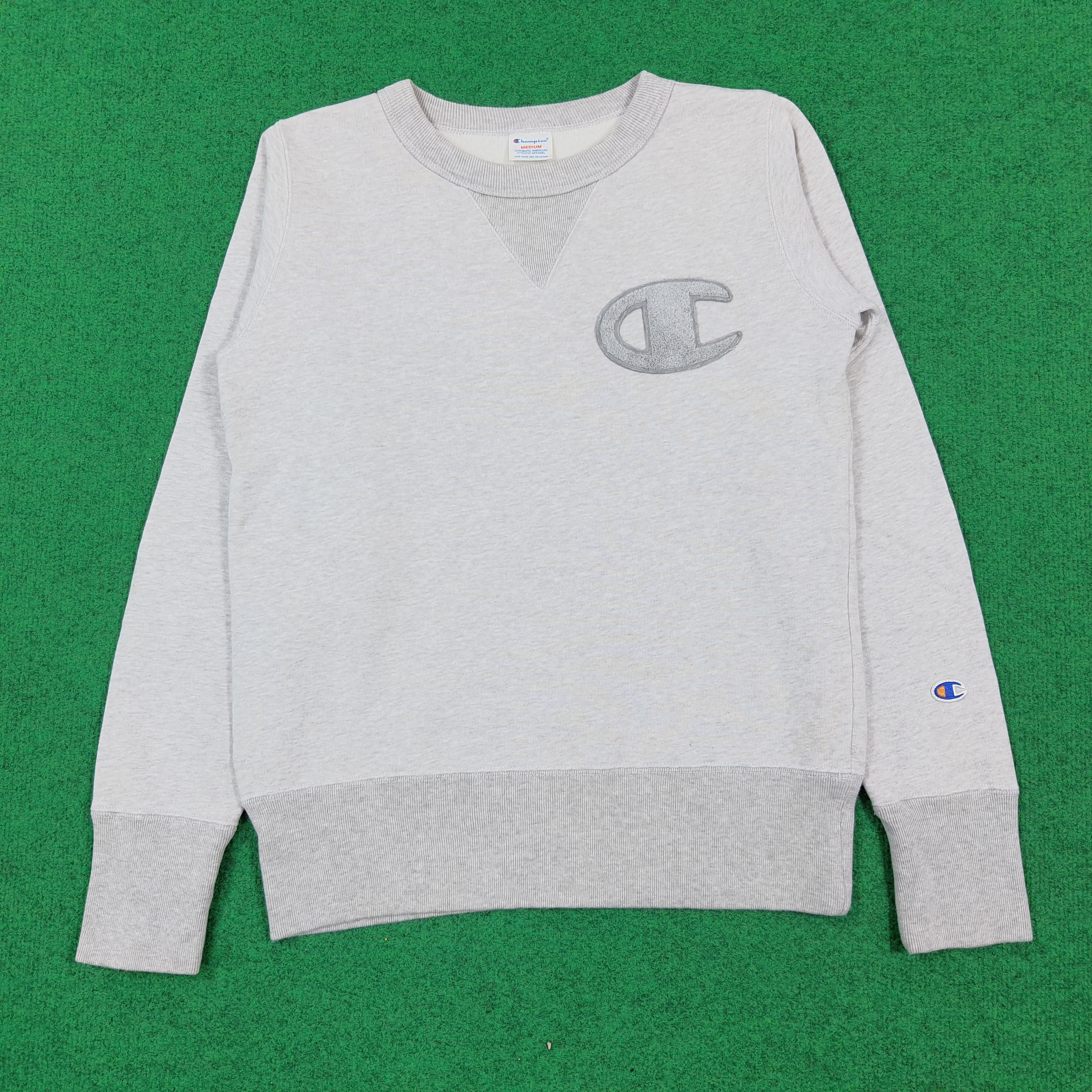 Champion Vintage Champion Big Logo Chenille Patch Sweatshirt C309N4 Size US S / EU 44-46 / 1 - 1 Thumbnail