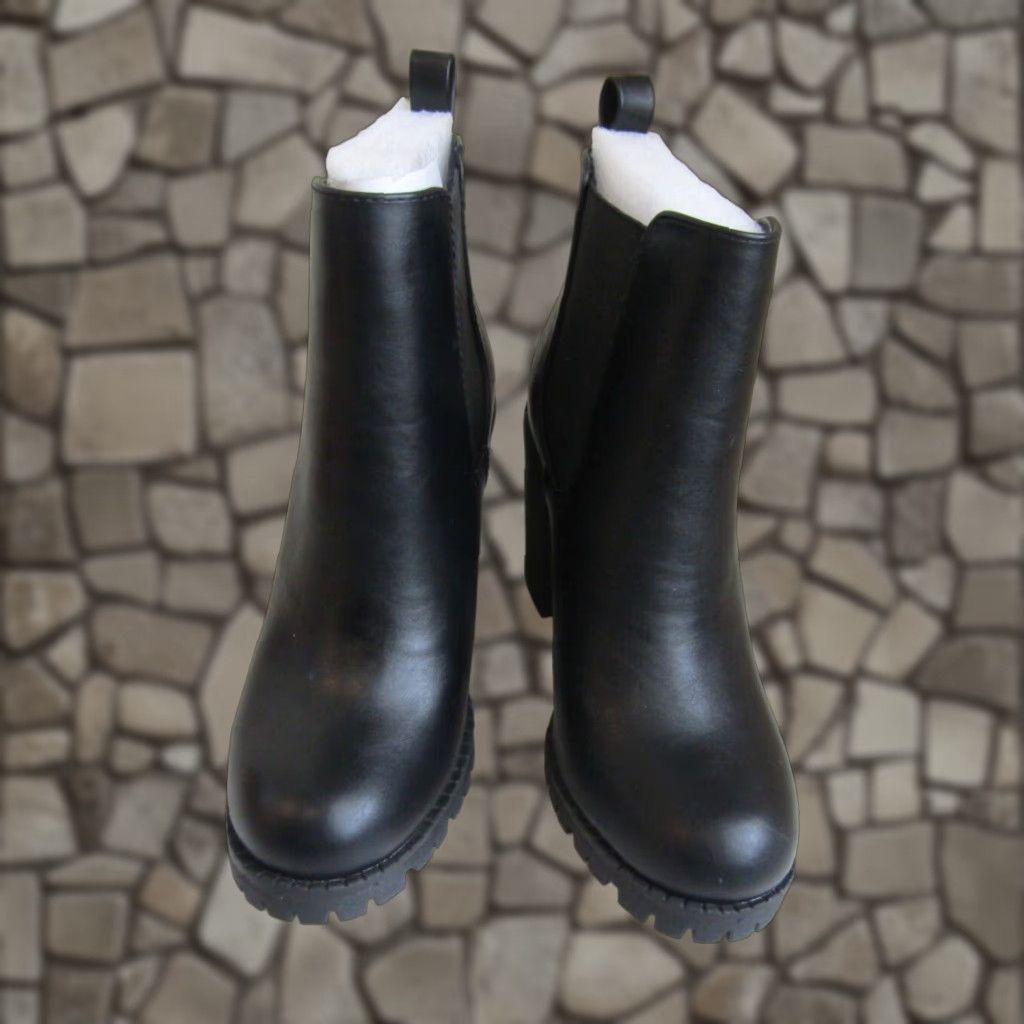 Vintage Soda Black Faux Leather Block Heel Shoes Bootie Slip On Women's Size 5.5 M Fashion