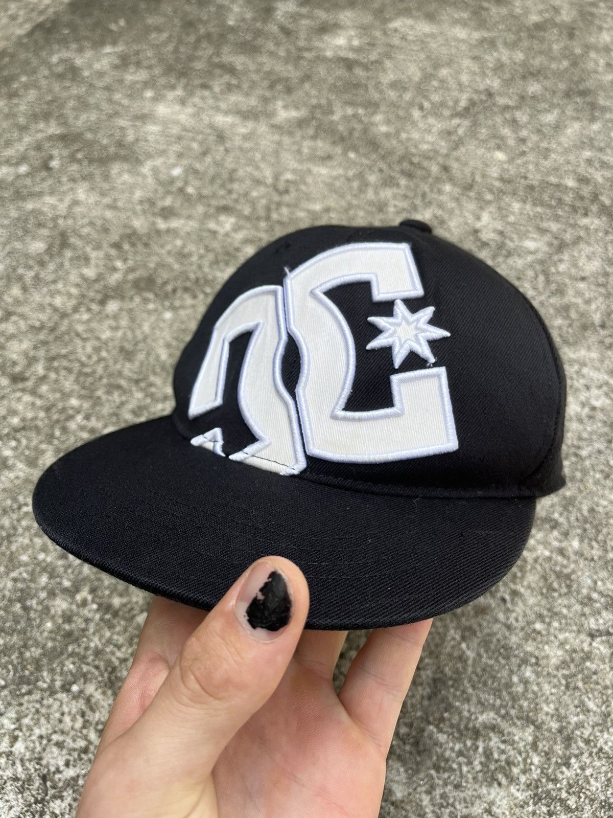 DC Y2K DC Skater Fitted Wide Brim Hat Size ONE SIZE - 1 Thumbnail