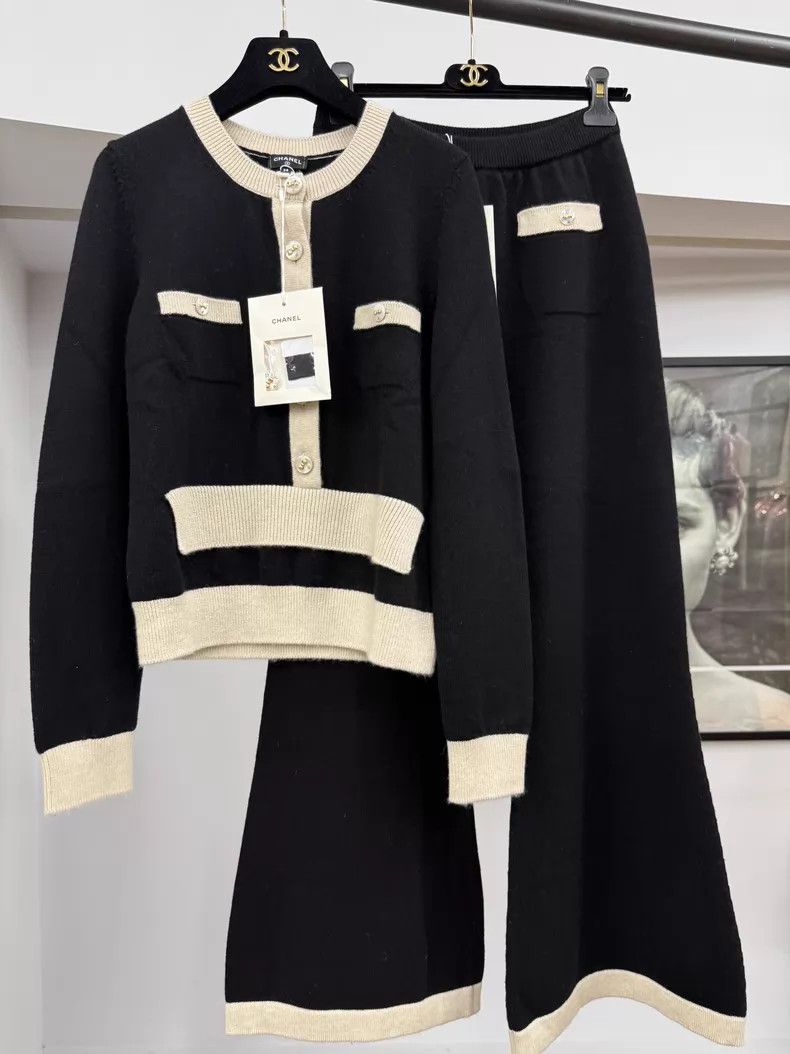 Chanel Chanel 25K black beige cashmere cardigan coat Size XS / US 0-2 / IT 36-38 - 1 Thumbnail