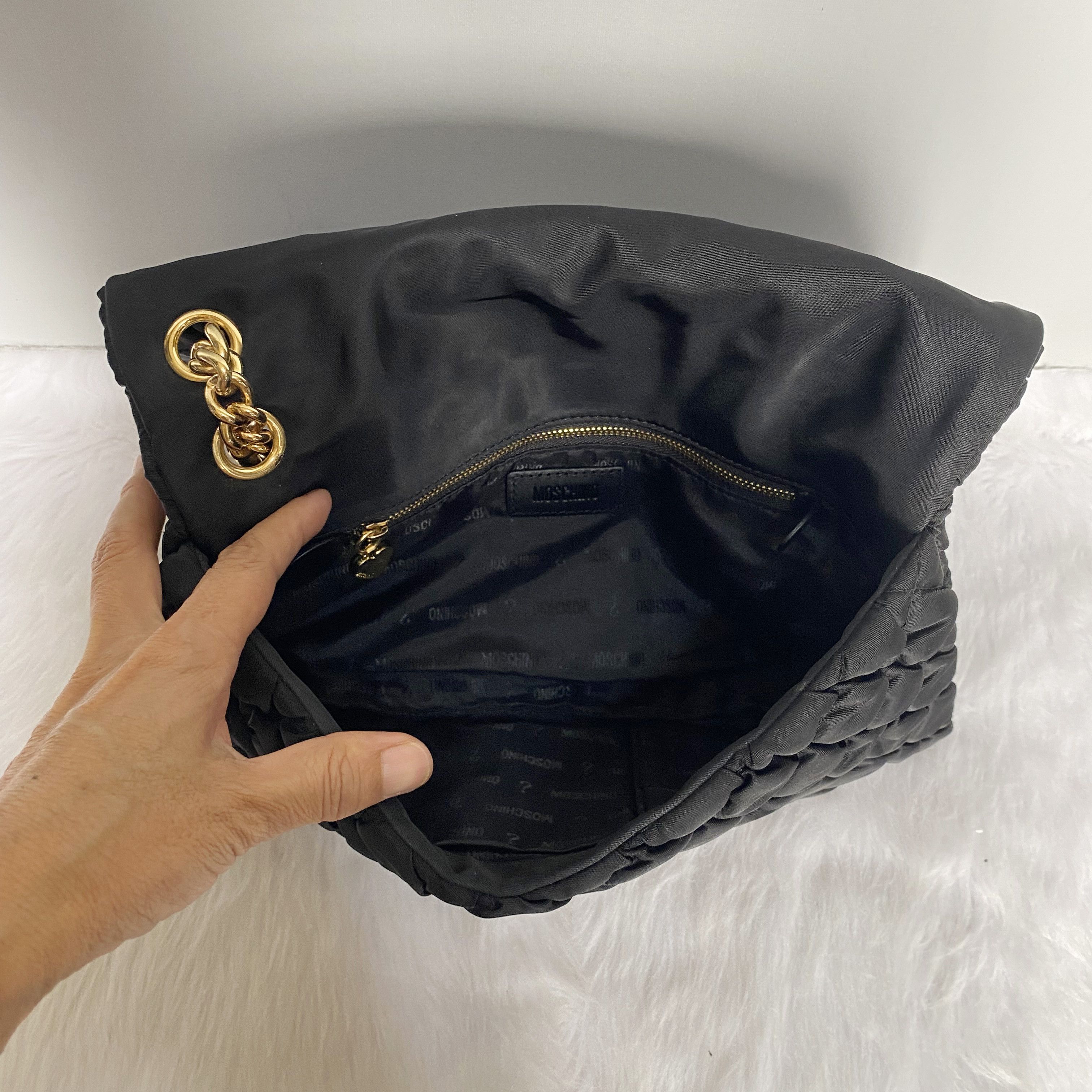 Moschino Black Gold Quilted Nylon Clutch Bag Size ONE SIZE - 11 Thumbnail