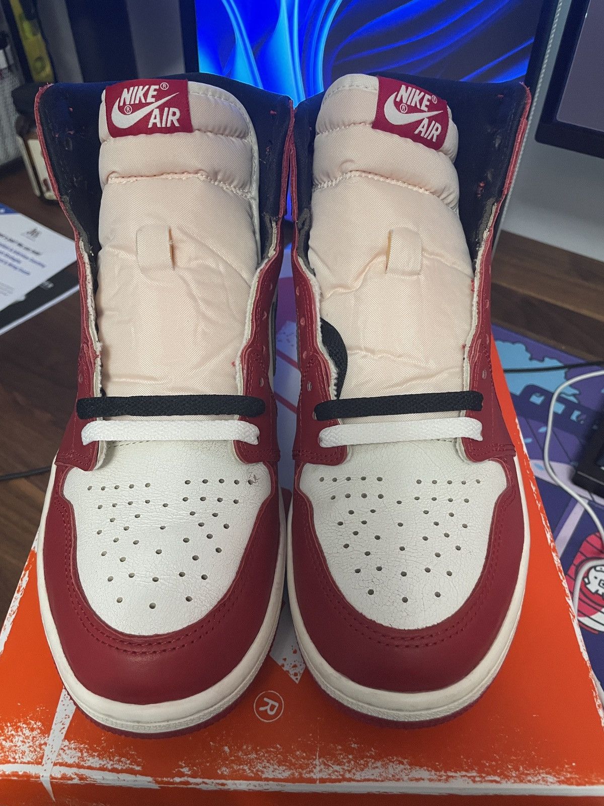 Jordan Brand Jordan 1 Chicago Lost and Found Size US 10 / EU 43 - 2 Thumbnail