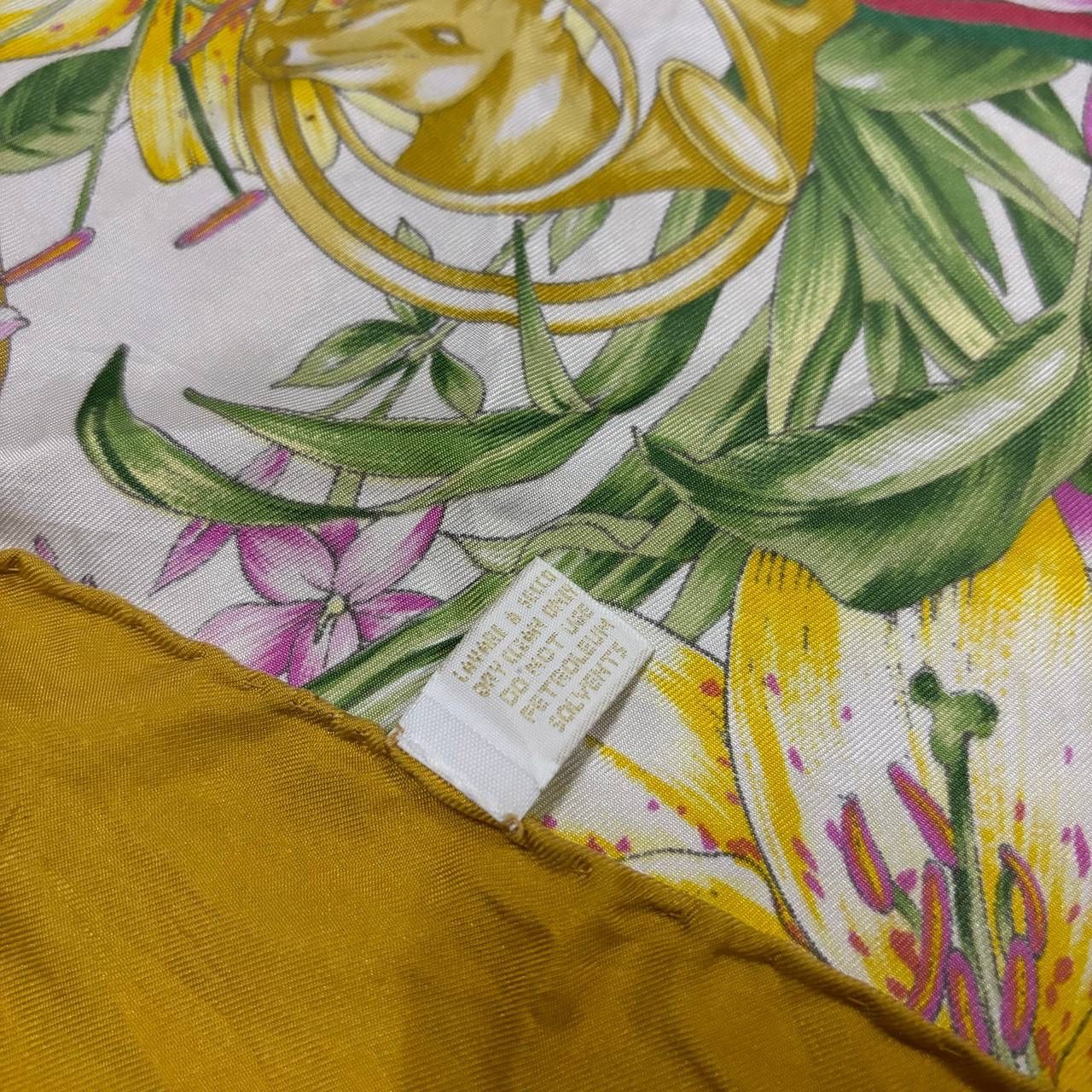 Gucci Vintage Gucci Flora Silk Scarf Yellow Wisteria Flower Logo Size ONE SIZE - 5 Thumbnail
