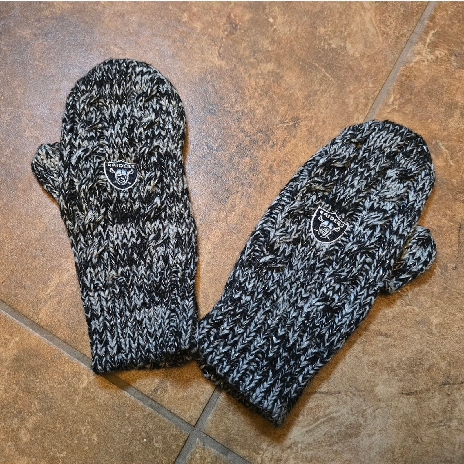 NFL Black | NFL | Las Vegas Raiders Mitten Size ONE SIZE - 1 Thumbnail