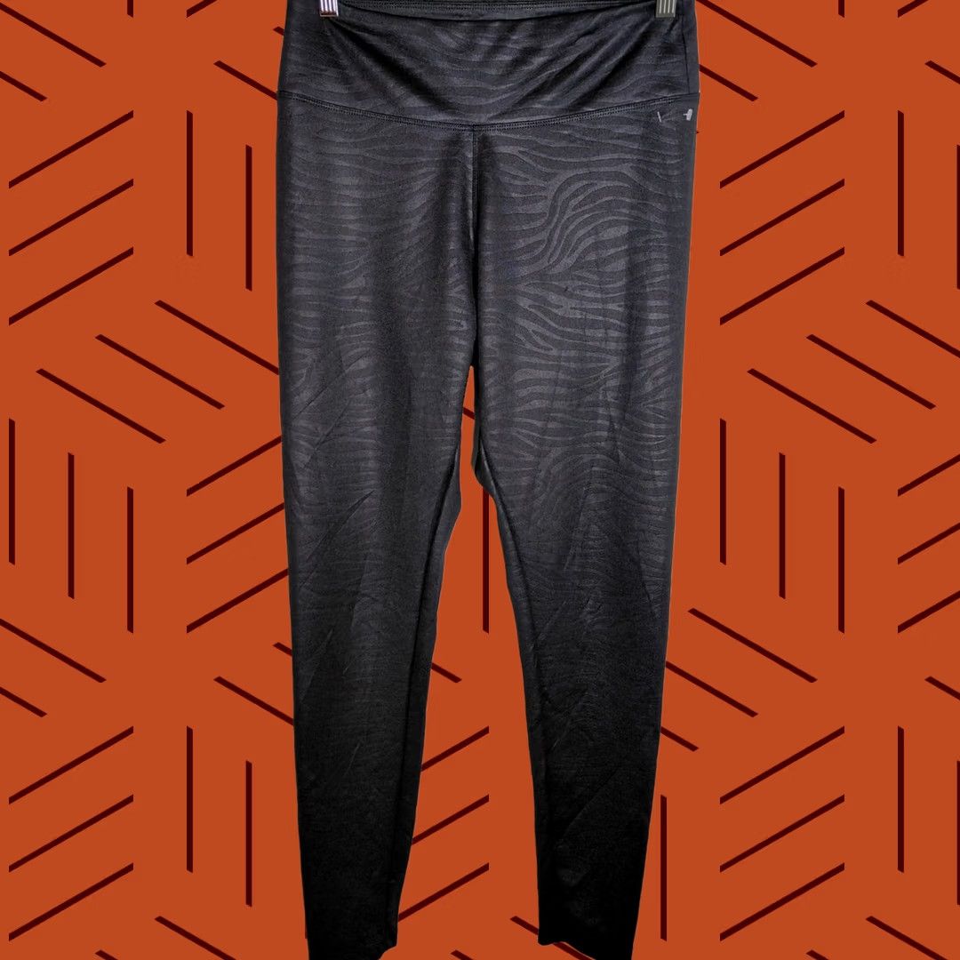 Express EXPRESS Black Solid Knit High Rise Leggings Women M Knit Polyester Spandex Activewear Gym Running Ankle (Regular) Far Fall Spring Size 32" / US 10 / IT 46 - 1 Thumbnail