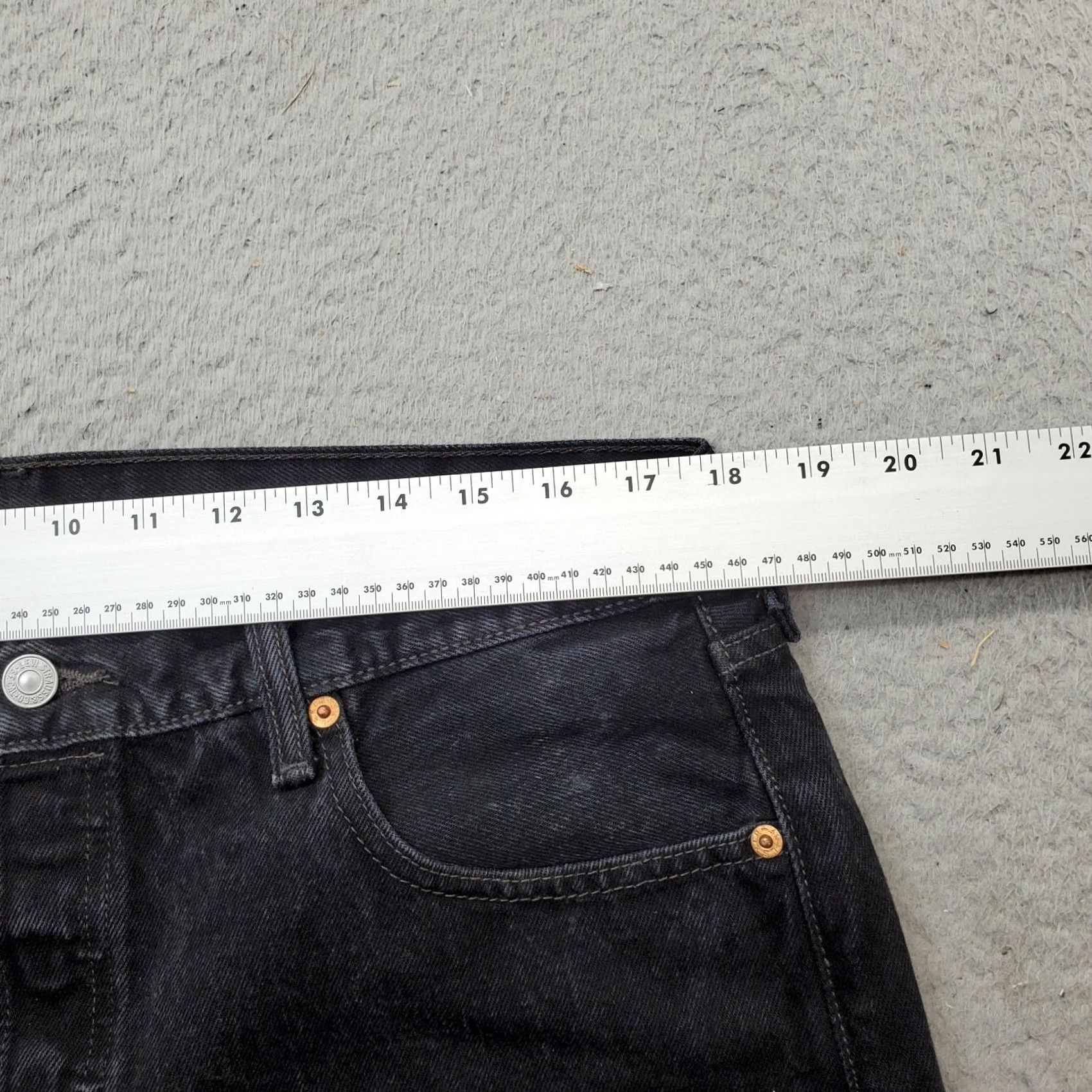 Levi's VINTAGE Levi's 501 Jeans Men Black Denim Rad Tab Button Fly 36/36 Straight Leg Regular Navy? Size US 36 / EU 52 - 5 Thumbnail