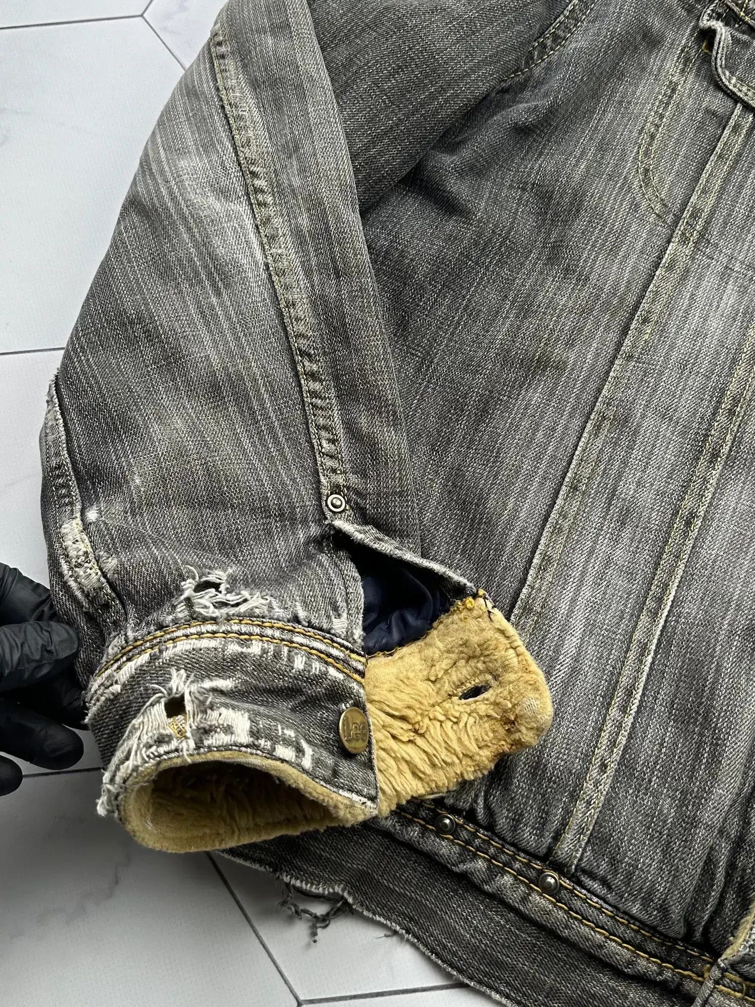 Lee Lee Thrashed Vintage Denim Jacket (B232) Size US XL / EU 56 / 4 - 4 Thumbnail