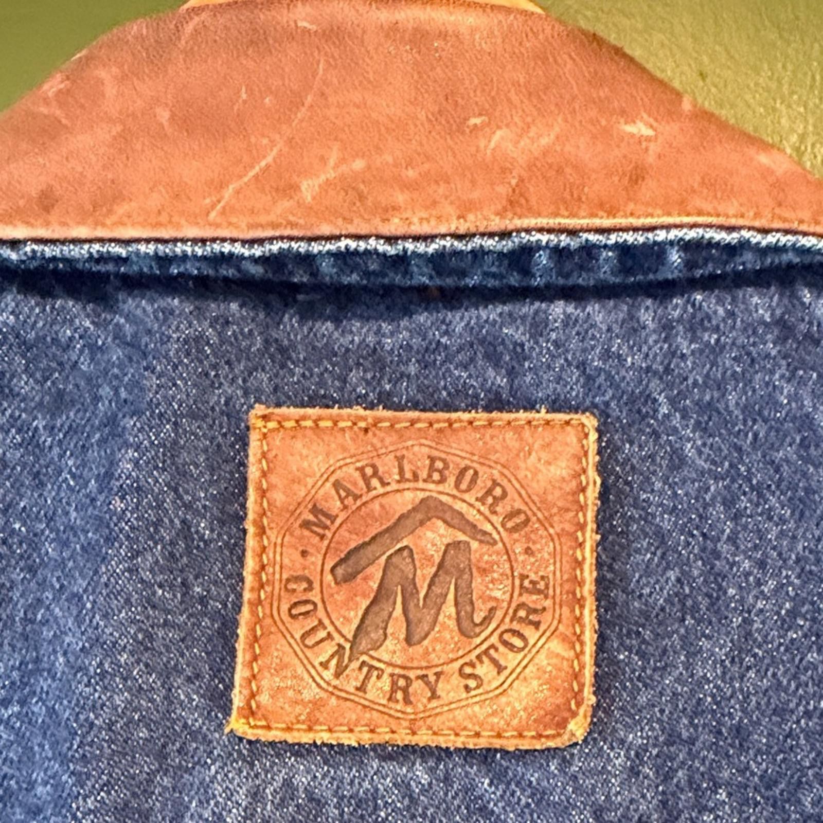 Marlboro Vintage Marlboro Country Store Denim Jacket w Leather Collar Size US XL / EU 56 / 4 - 7 Thumbnail