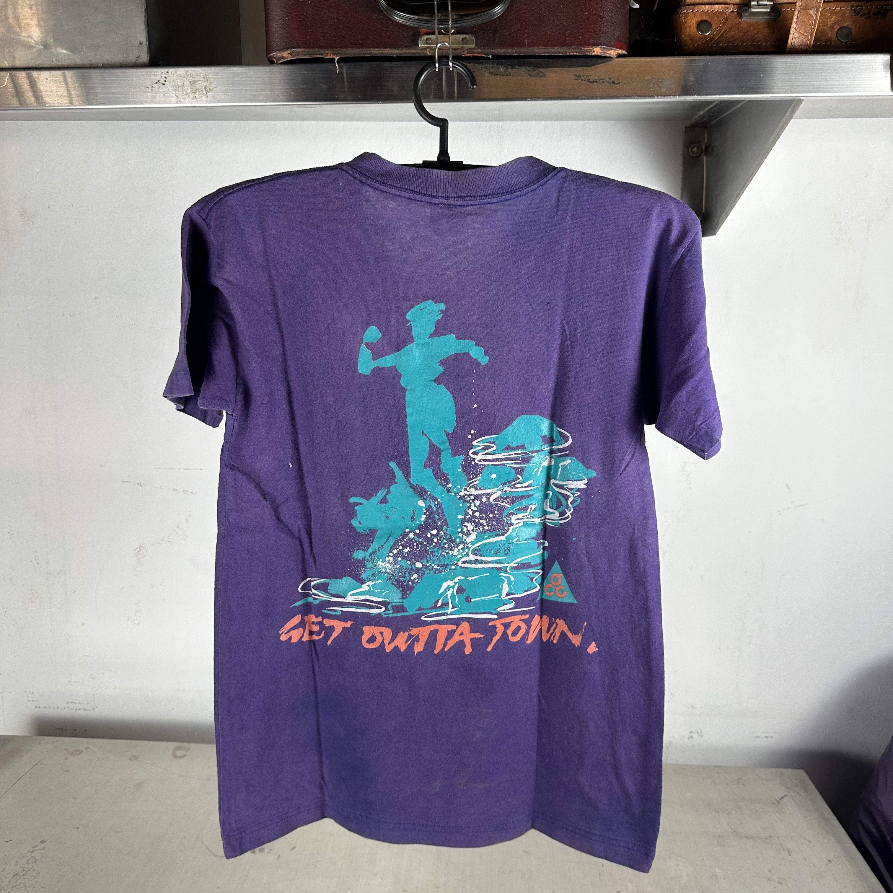 Vintage Vintage 90s Nike ACG Air MoWabb Get Outta Town T-Shirt Size US S / EU 44-46 / 1 - 3 Thumbnail