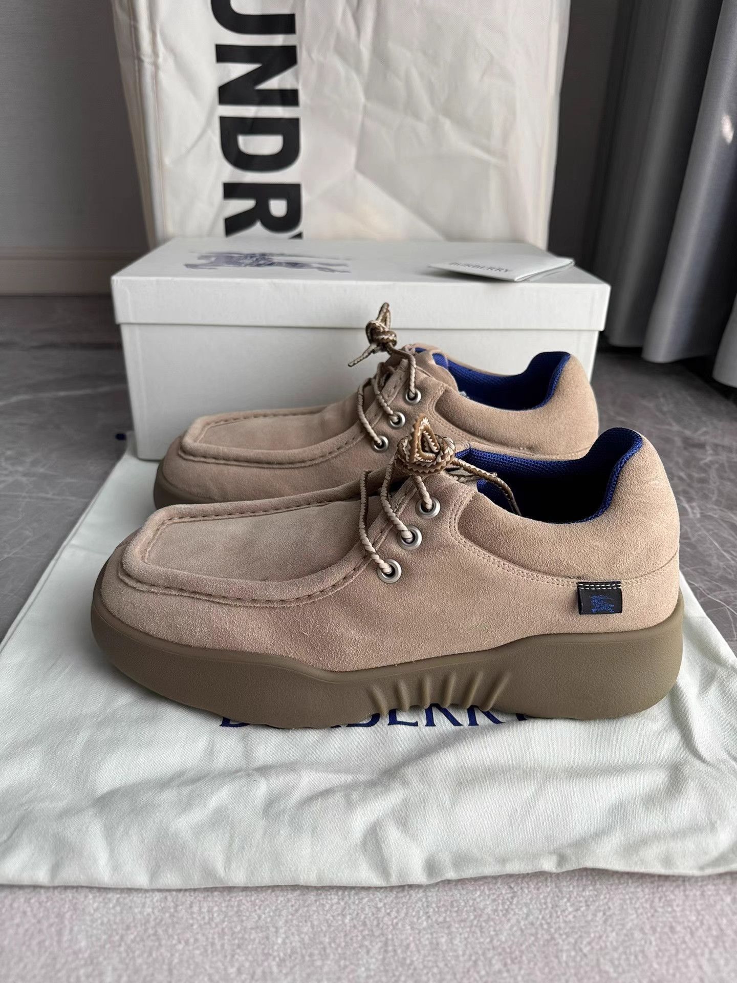Burberry Beige Lace-Up Casual Shoes Size 8 Size US 8 / EU 41 - 1 Thumbnail