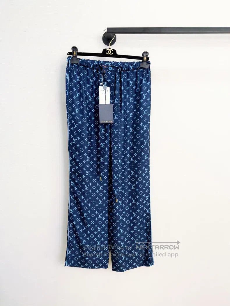 Louis Vuitton Louis Vuitton Blue silk full-print logo sweatpants Size US 34 / EU 50 - 1 Thumbnail