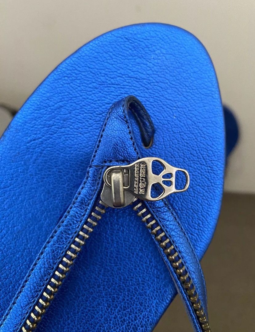 Alexander McQueen Alexander McQueen Electric Blue thong sandals Size US 7.5 / IT 37.5 - 2 Thumbnail