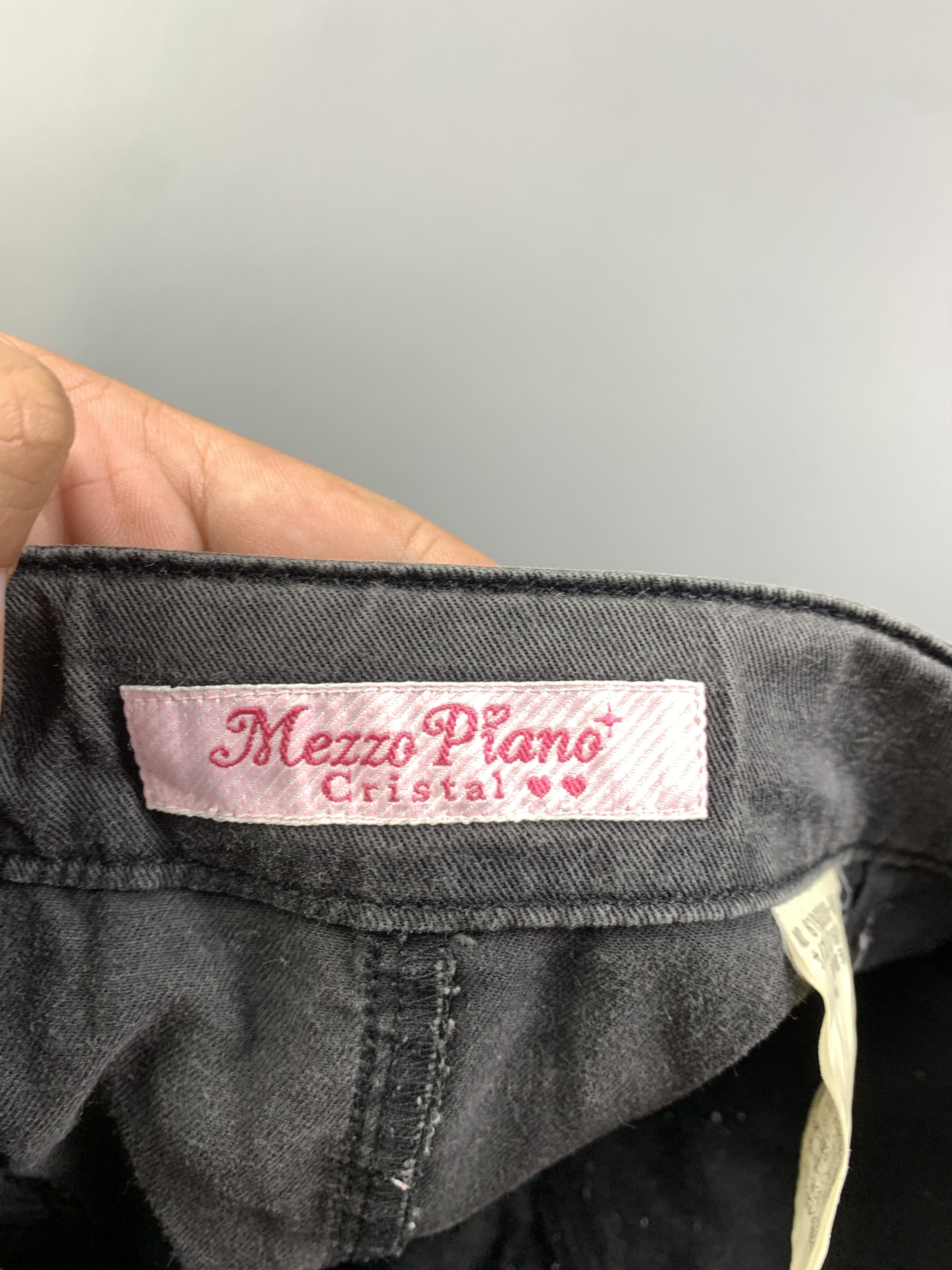 Angel Blue Mezzo Piano Crystals Black Ruffle Shorts (28) Size 28" / US 6 / IT 42 - 9 Thumbnail