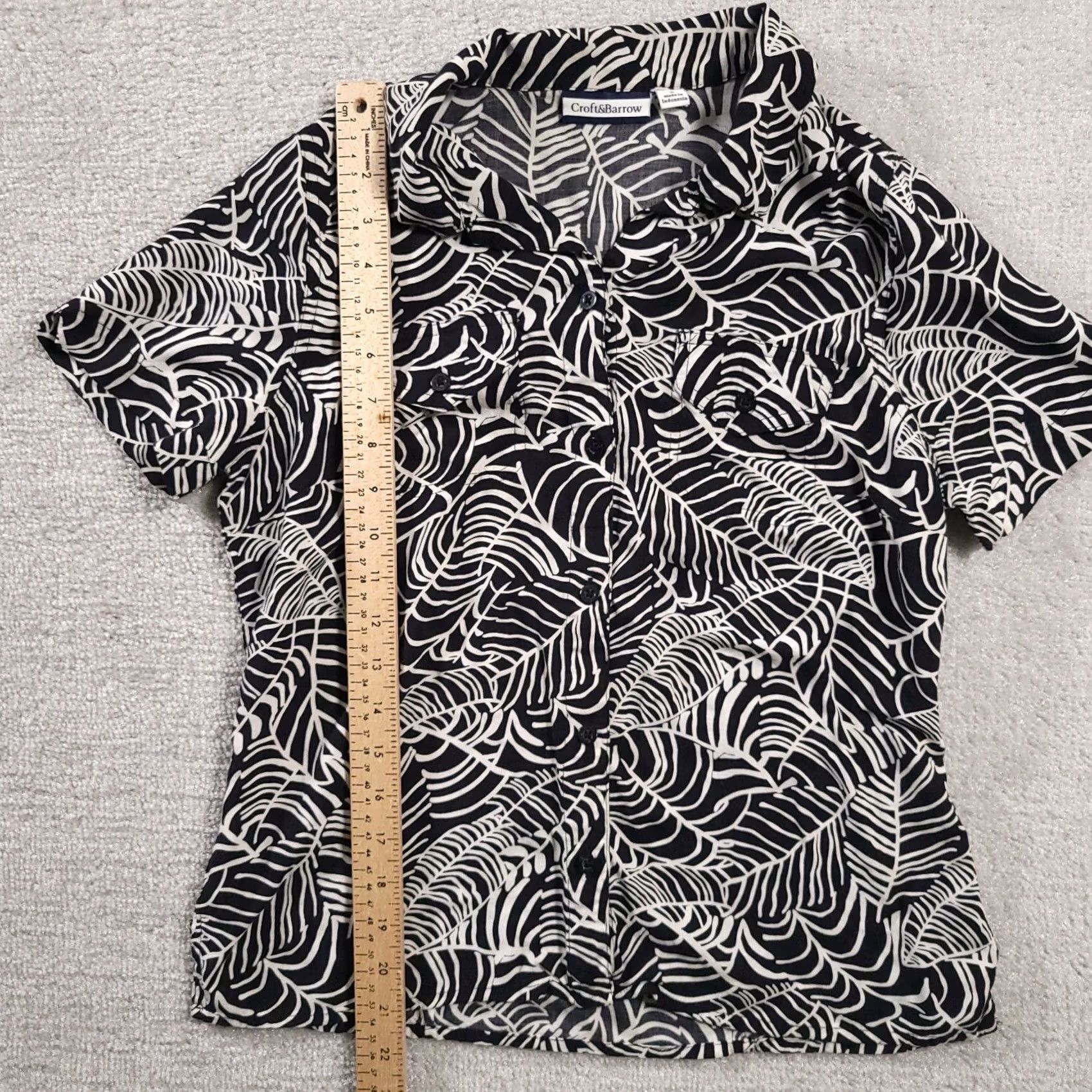 Croft & Barrow Croft & Barrow Button Down Shirt Womens S Black White Floral Rayon Short Sleeve Size S / US 4 / IT 40 - 5 Thumbnail