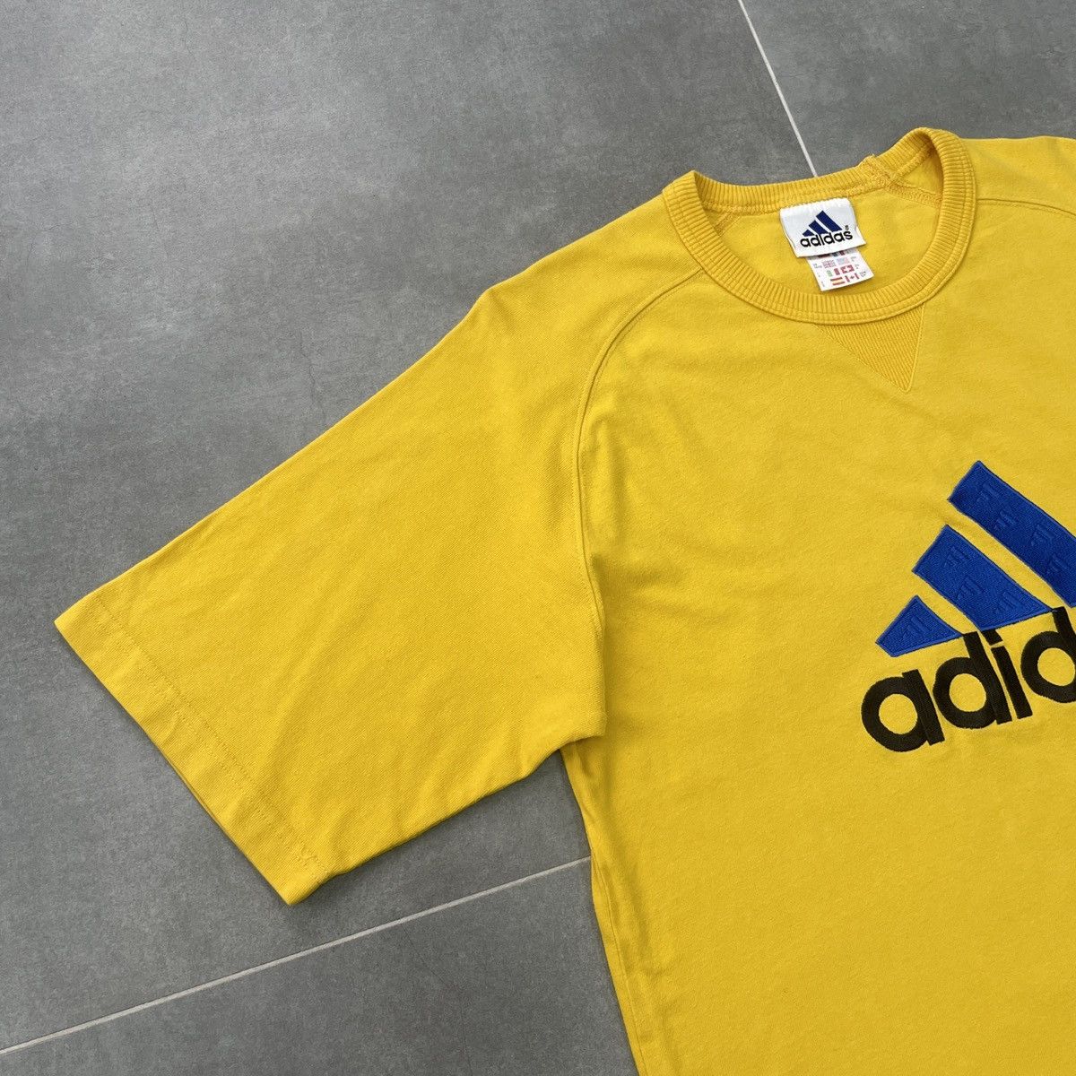 Adidas × Vintage Vintage Adidas Embroidered Logo T-Shirt Size S Size US S / EU 44-46 / 1 - 3 Thumbnail