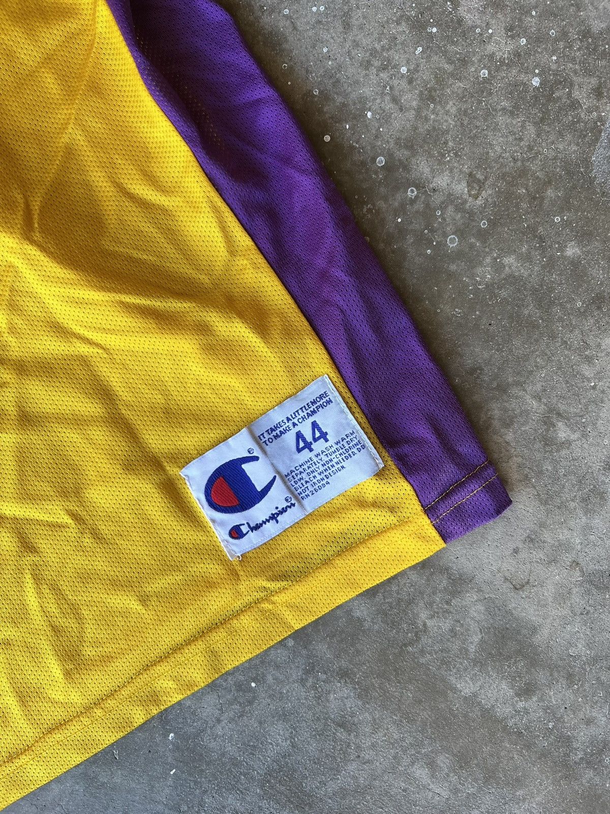Champion × NBA × Vintage Los Angeles Lakers Basketball Jersey by Champion Size 44 Size US L / EU 52-54 / 3 - 2 Thumbnail