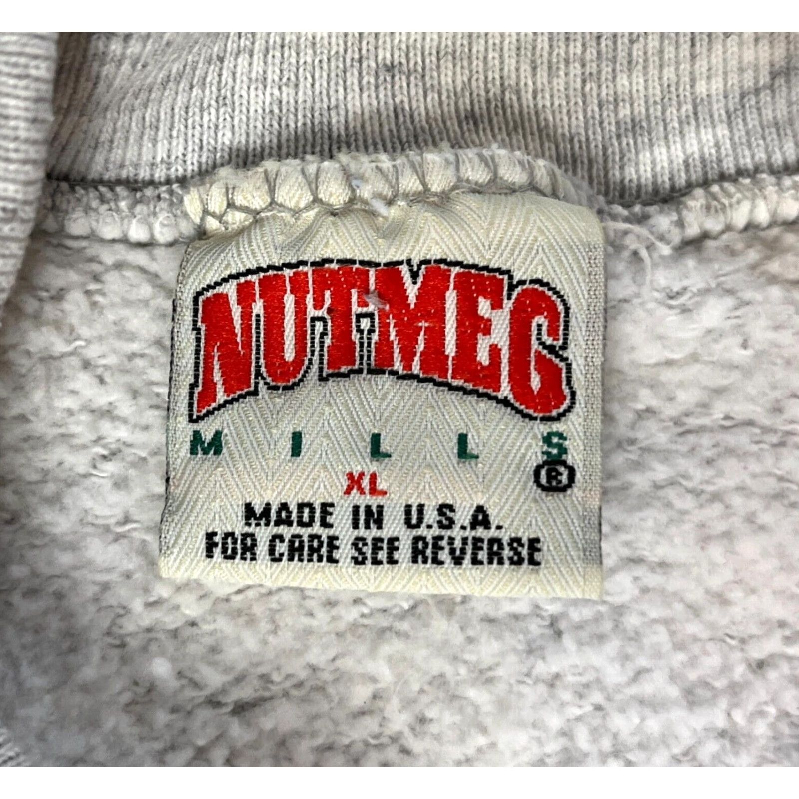 Vintage VINTAGE Nutmeg Mills Chicago Bulls Crewneck Sweatshirt Mens XL Gray Graphic Print 90s NBA Made in USA Decade Theme 90s Sports Size US XL / EU 56 / 4 - 6 Thumbnail