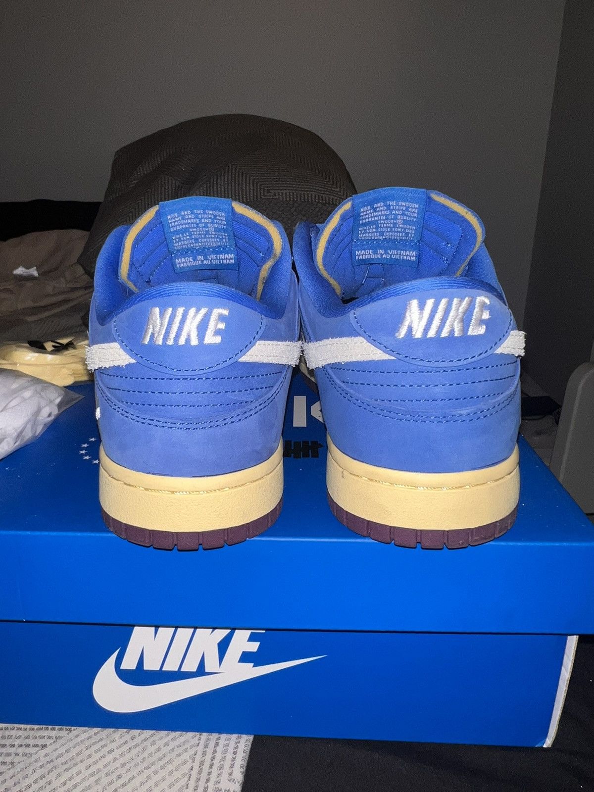 Nike SB Undefeated 5 on It Dunks Size US 11 / EU 44 - 6 Thumbnail