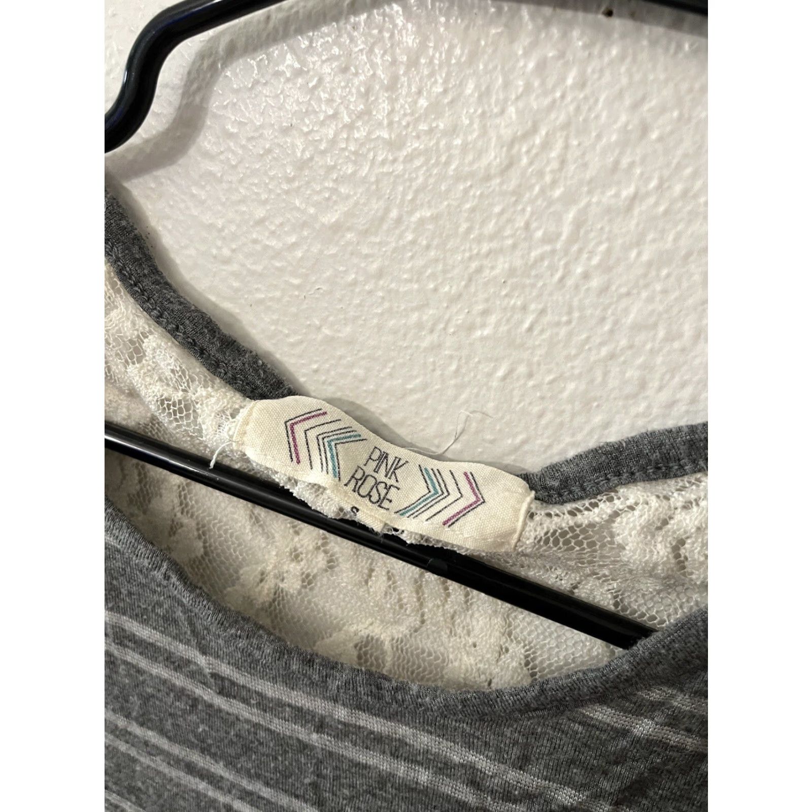 Vintage Pink Rose Lace Shirt Small Women's Long Sleeve Raglan Tee Gray White Striped Casual Size S / US 4 / IT 40 - 3 Thumbnail