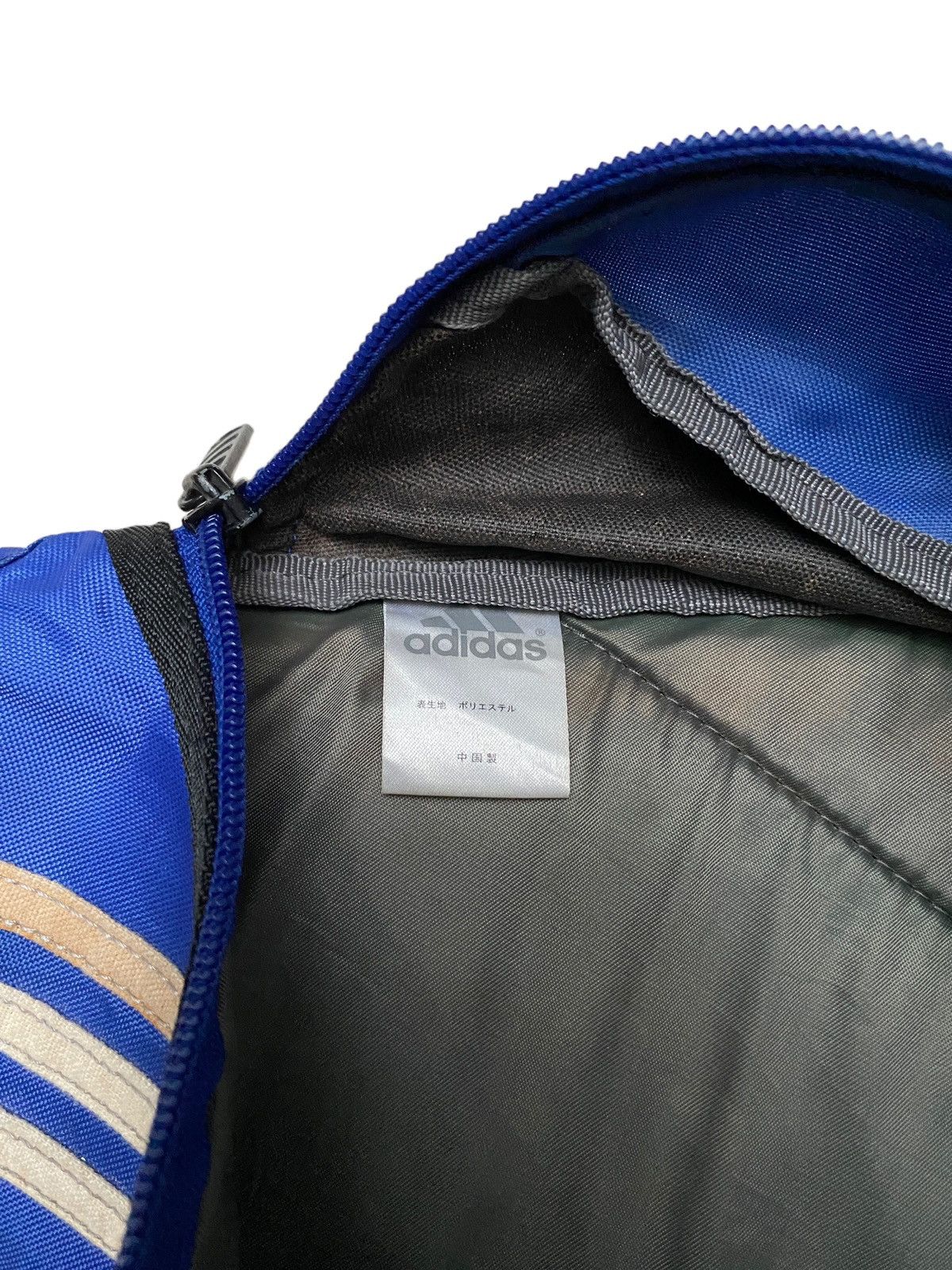 Vintage Vintage Brand Adidas Waist Bag Crossbody 2000s Size ONE SIZE - 13 Thumbnail