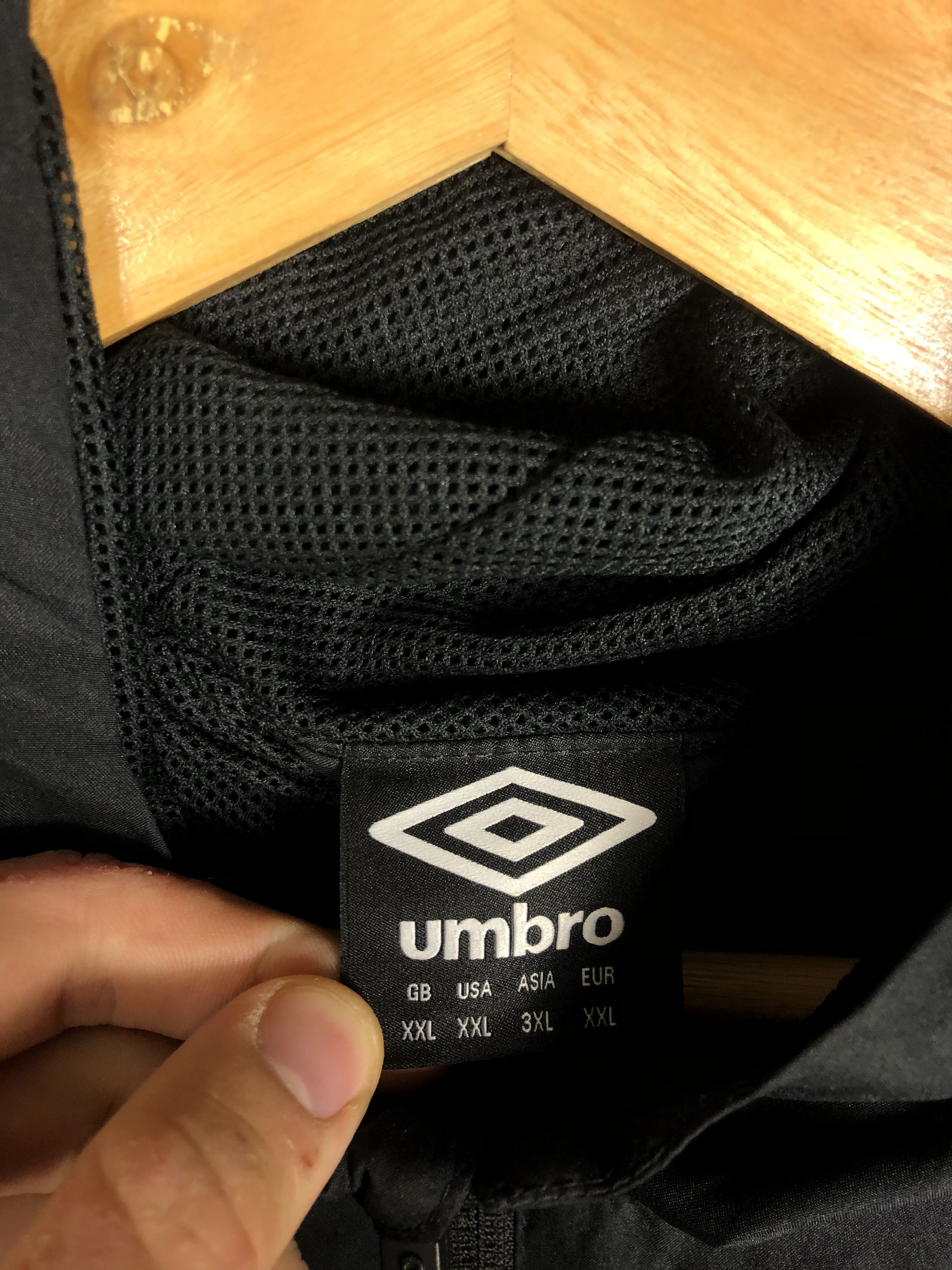 Umbro Vintage Umbro West Ham Soccer Light Jacket Football Kit Size US XXL / EU 58 / 5 - 5 Thumbnail