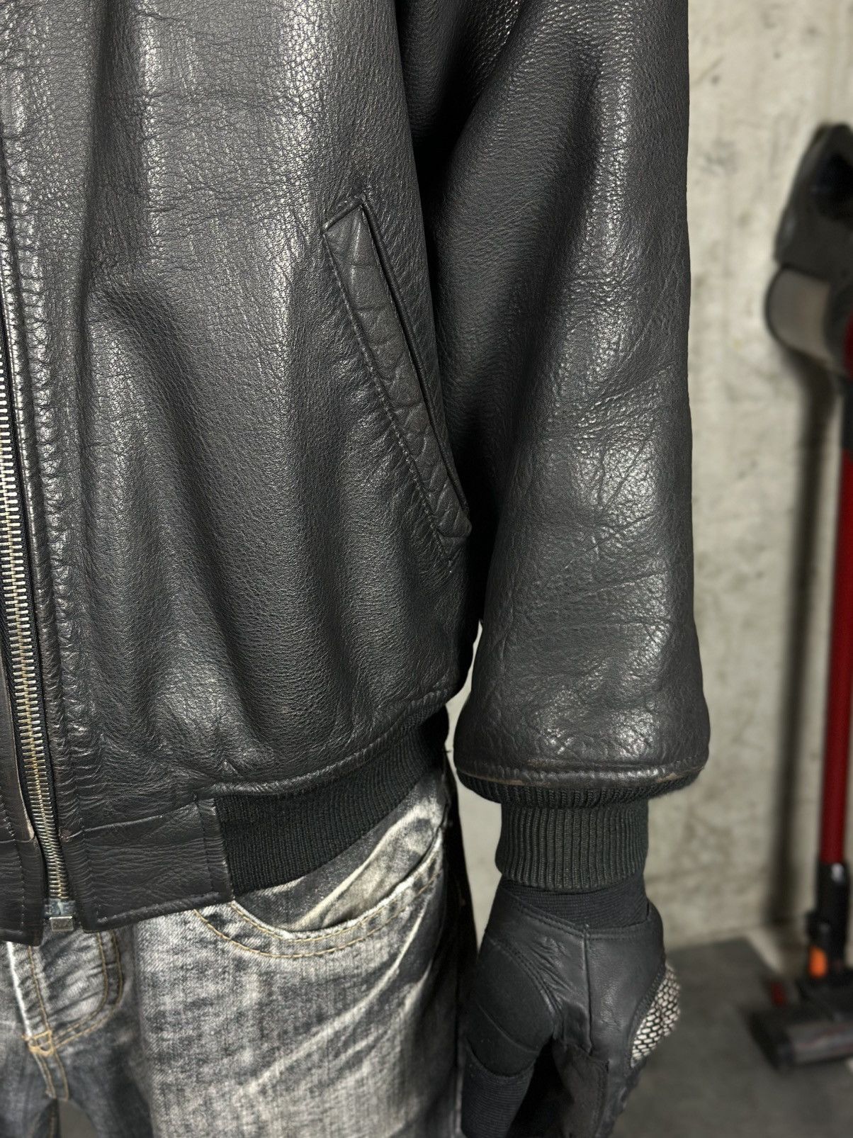 Leather Leather bomber jacket with RIRI zipper and perfect boxy cut Size US L / EU 52-54 / 3 - 5 Thumbnail