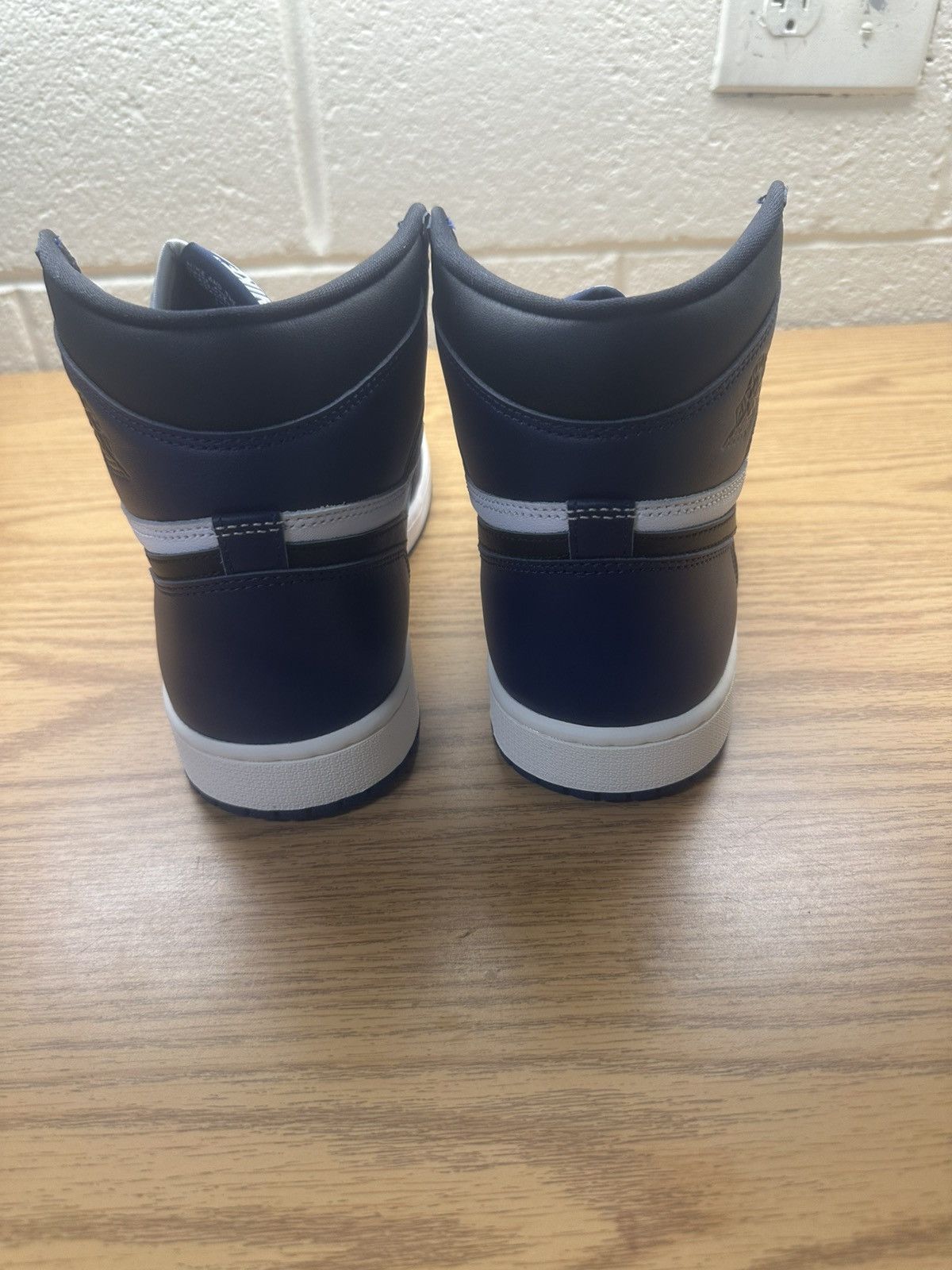 Jordan Brand Air Jordan one retro high OG Size US 10 / EU 43 - 4 Thumbnail