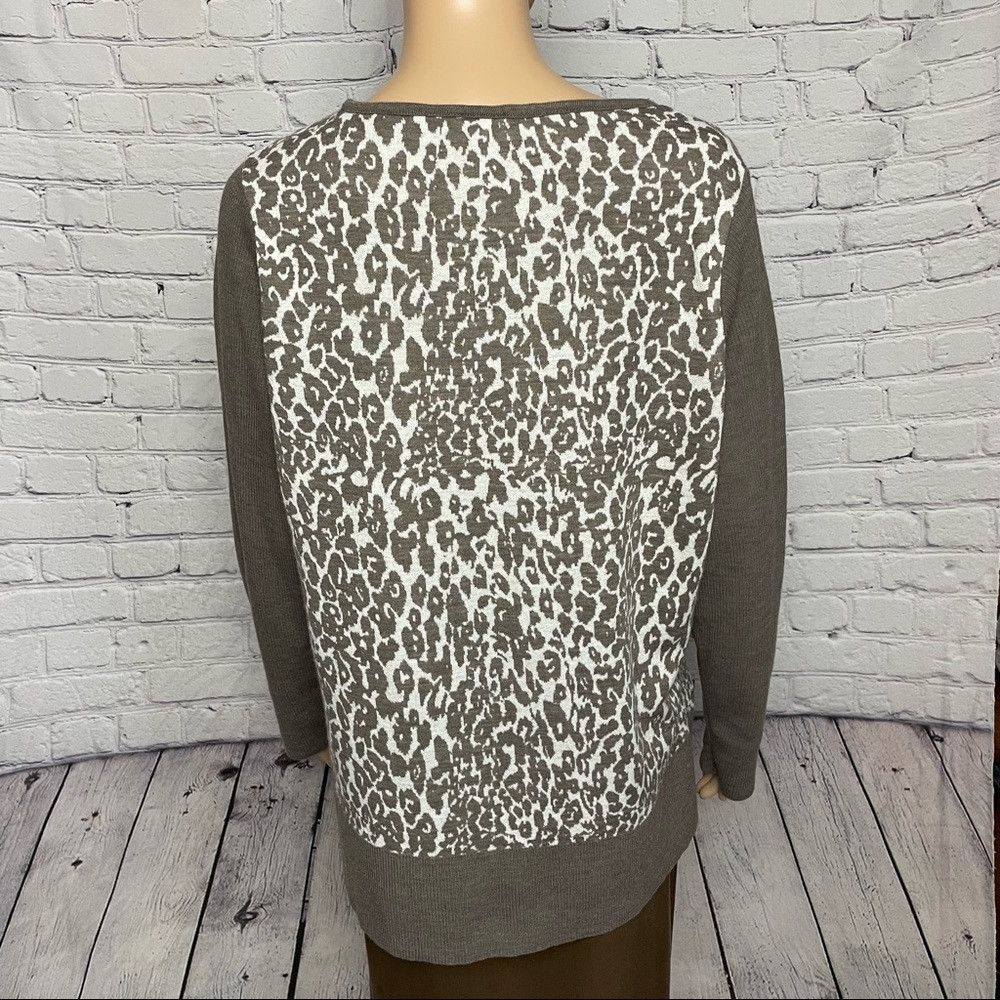 Chicos Chico’s Hanna Leopard-Print Sweater Size 2 US L Size L / US 10 / IT 46 - 4 Thumbnail