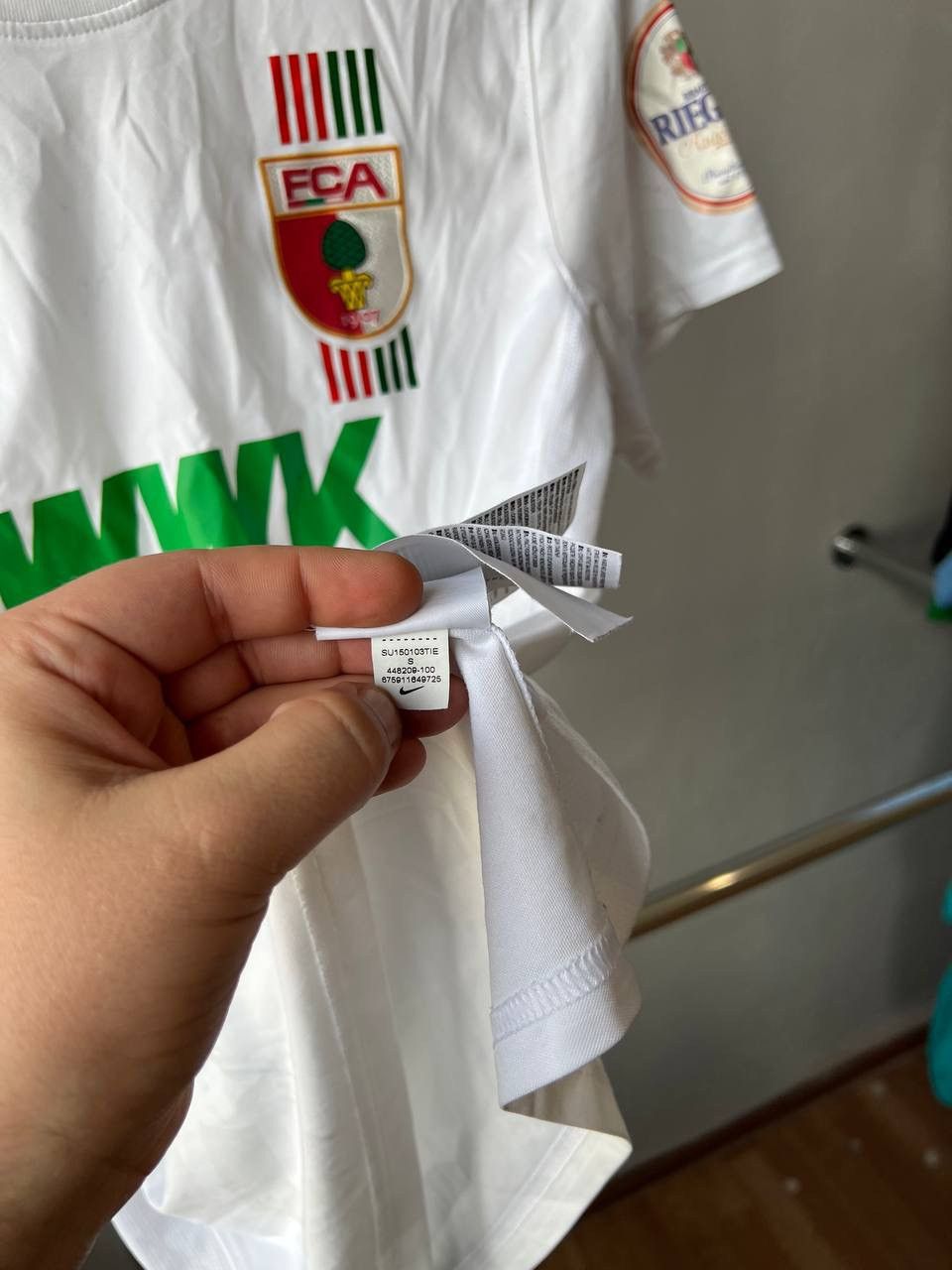 Nike 2015/16 AUGSBURG FC SIGNED HOME SOCCER JERSEY FOOTBALL SHIRT Size US S / EU 44-46 / 1 - 16 Thumbnail