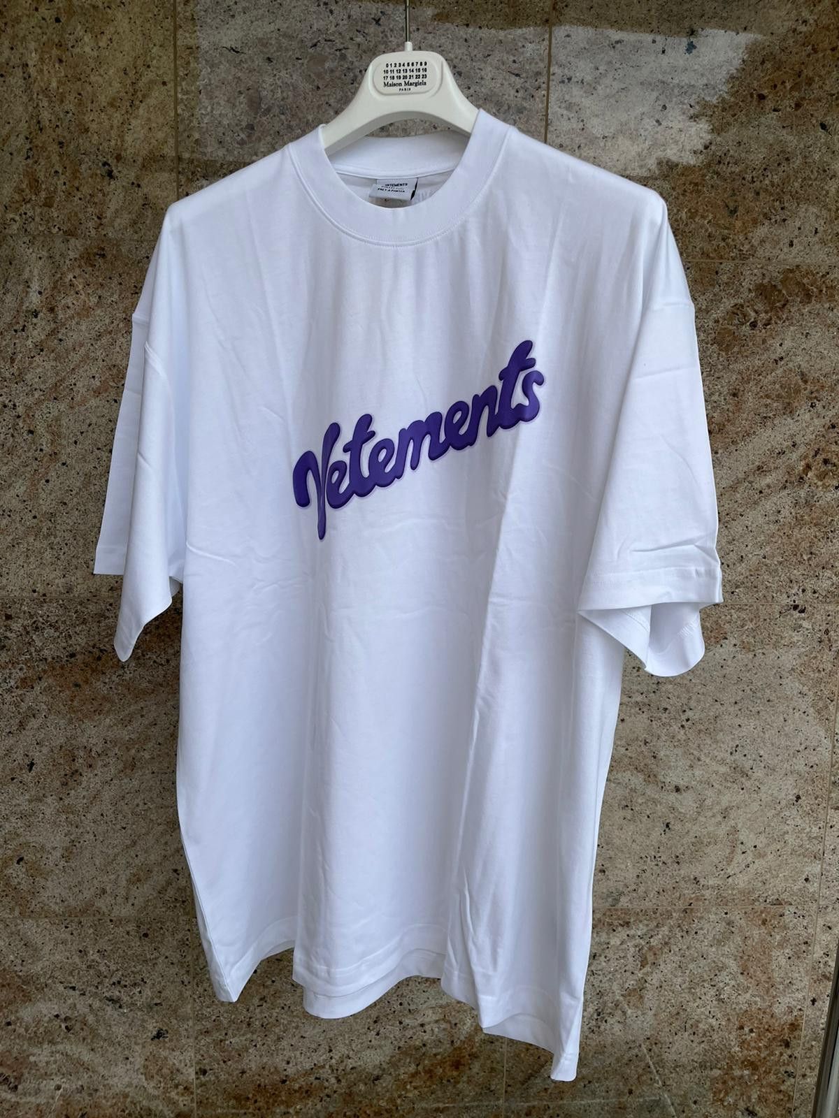 Vetements Sweet Logo T-Shirt SS in White Size US M / EU 48-50 / 2 - 1 Thumbnail