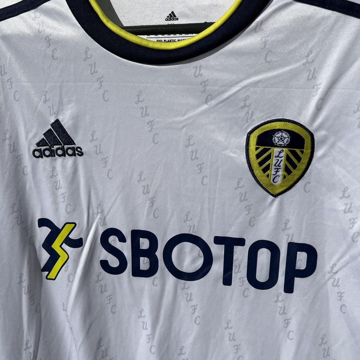 Other Leeds United sbotop jersey Size US XL / EU 56 / 4 - 2 Thumbnail